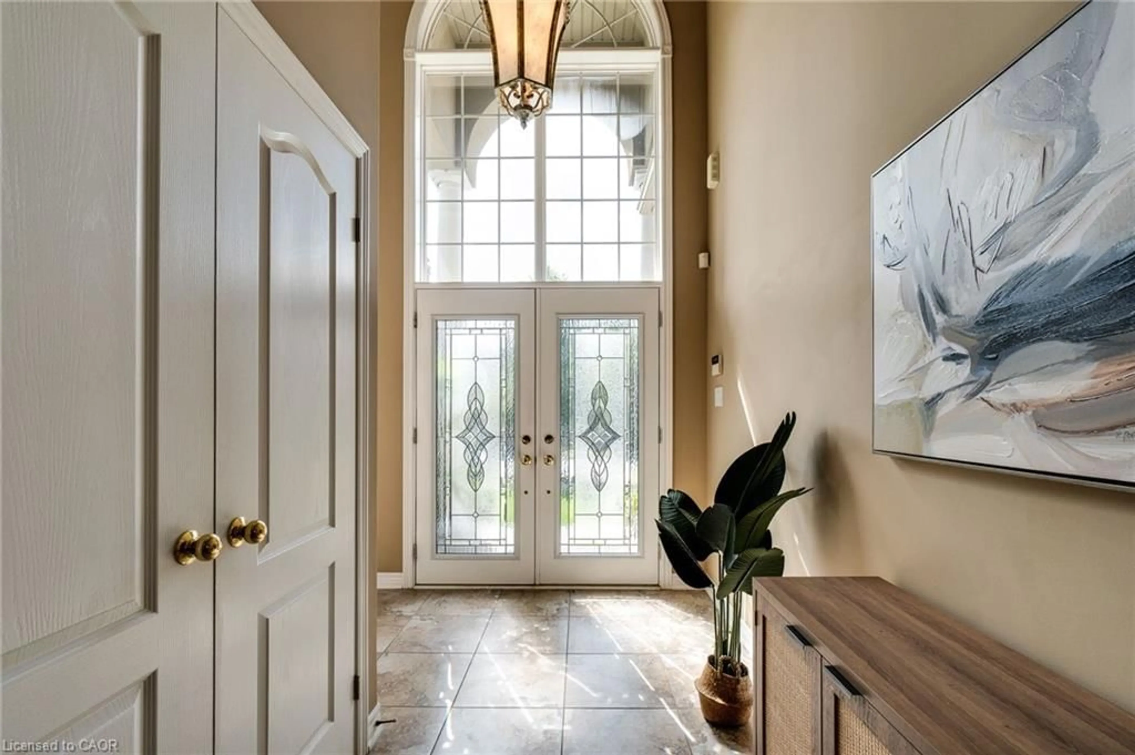 Indoor entryway for 32 Chambers Dr, Ancaster Ontario L9K 0A4