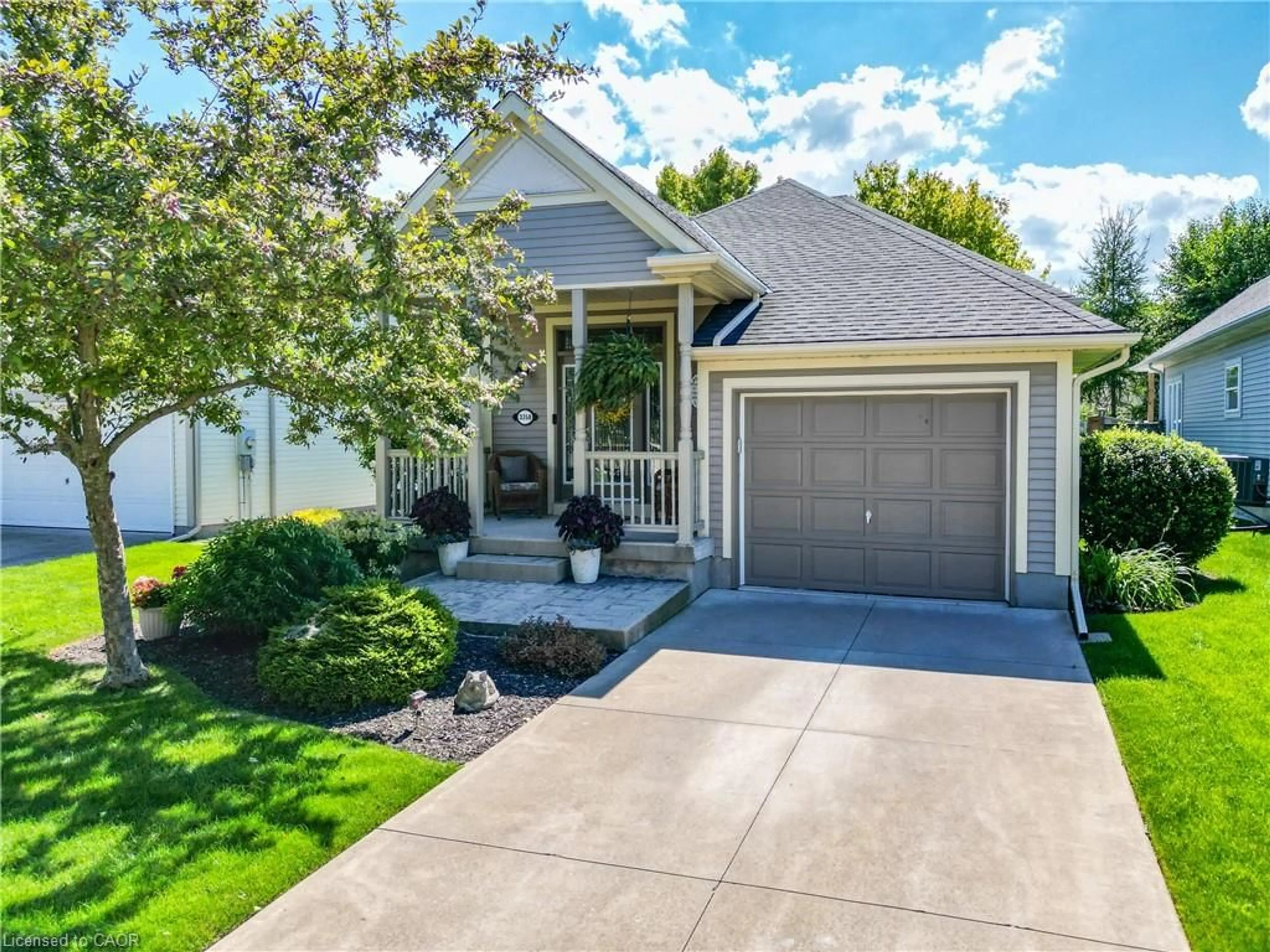 Home with vinyl exterior material, street for 3358 Laurie Ave, Vineland Ontario L0R 2E0