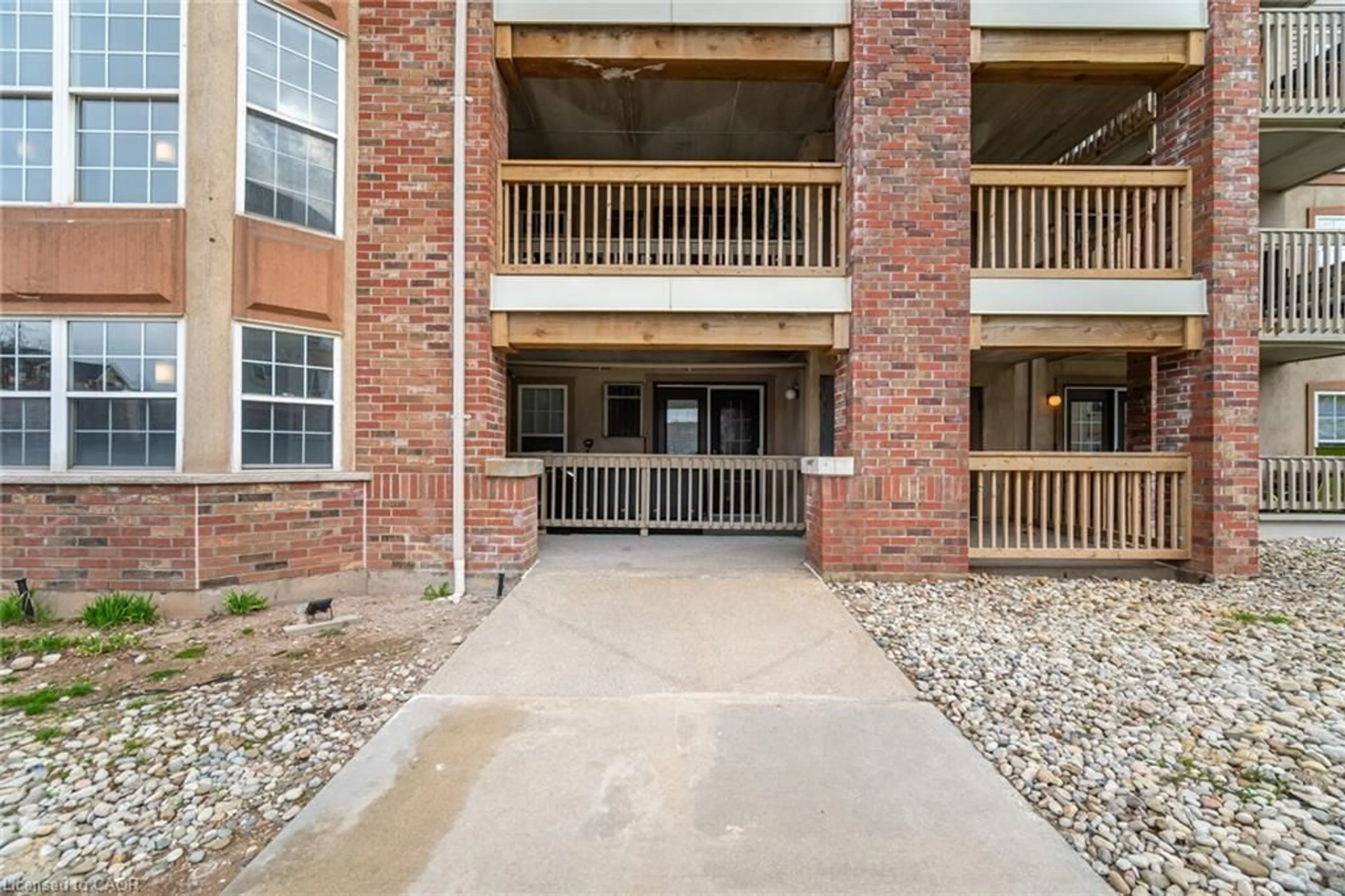 Patio, water/lake/river/ocean view for 4005 Kilmer Dr #104, Burlington Ontario L7M 4M2