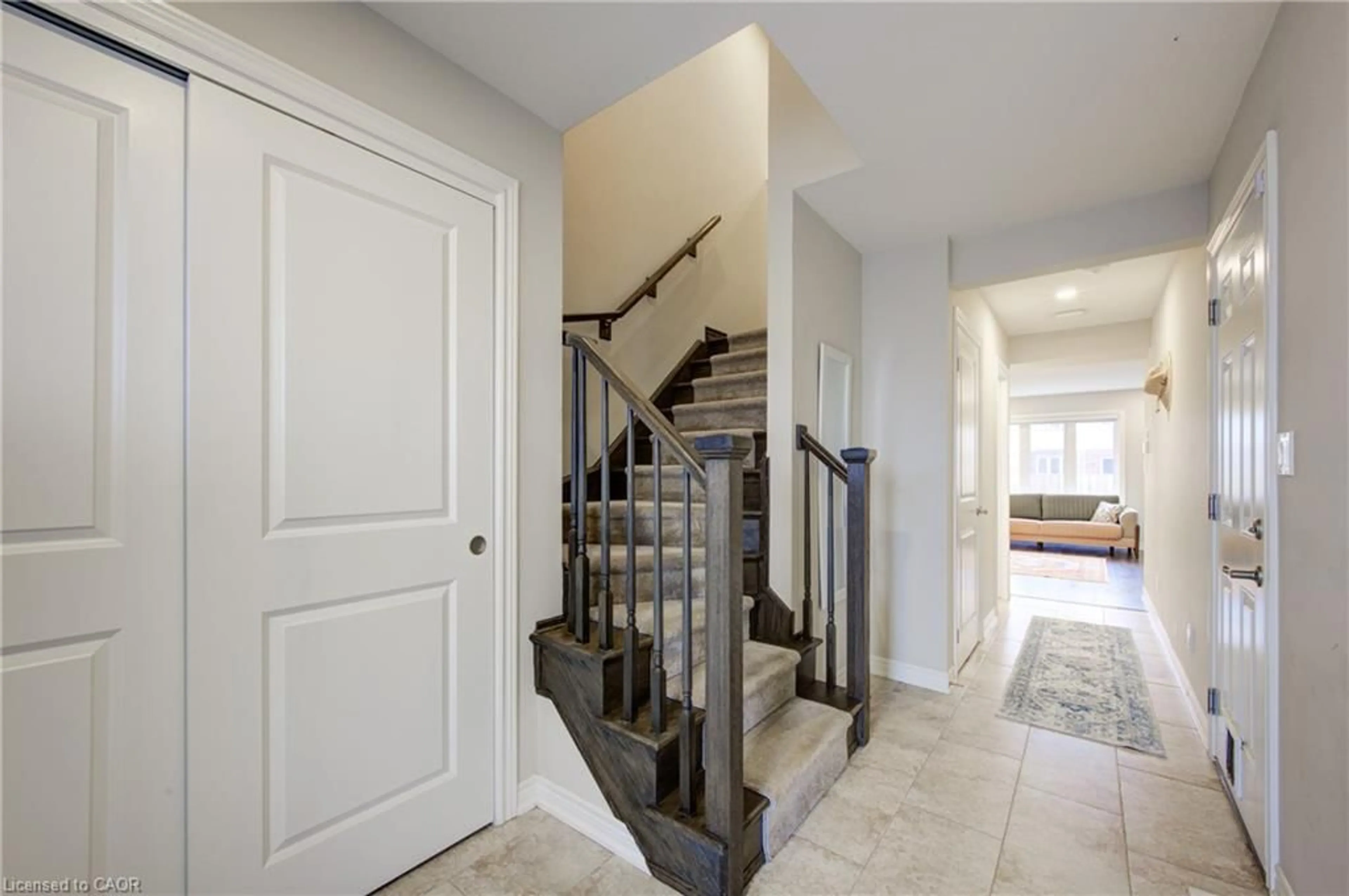 Indoor entryway for 71 Heron St, Welland Ontario L3C 0E6