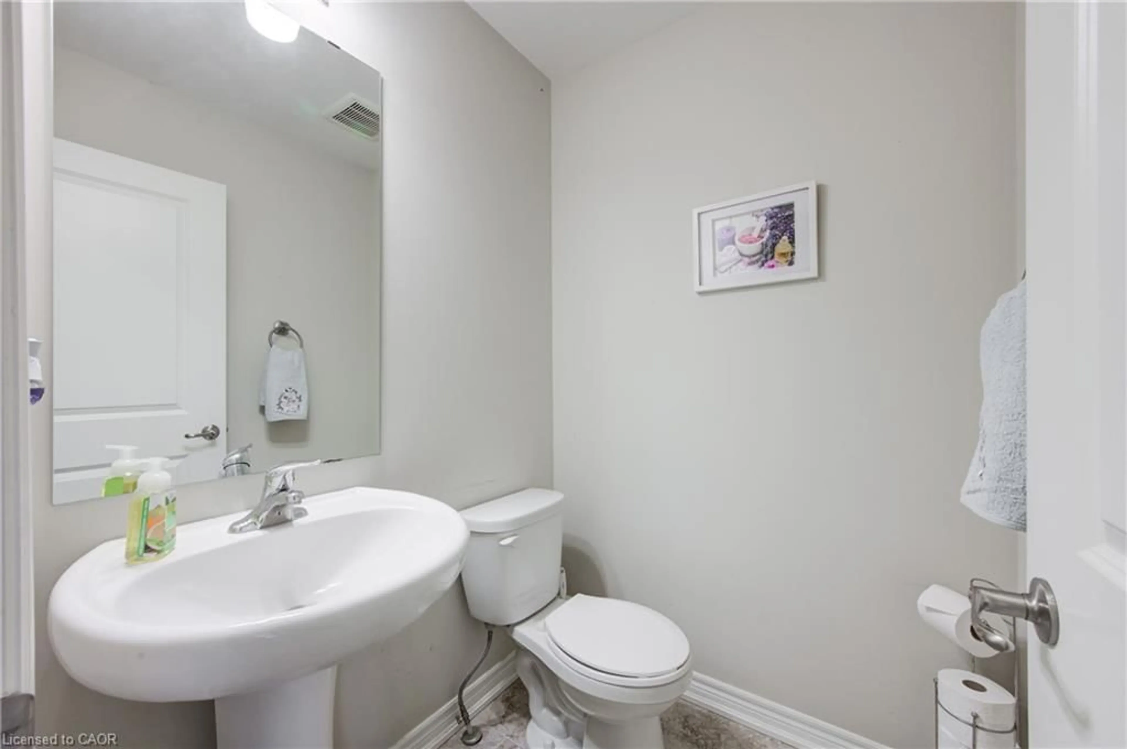 Standard bathroom, unknown for 71 Heron St, Welland Ontario L3C 0E6