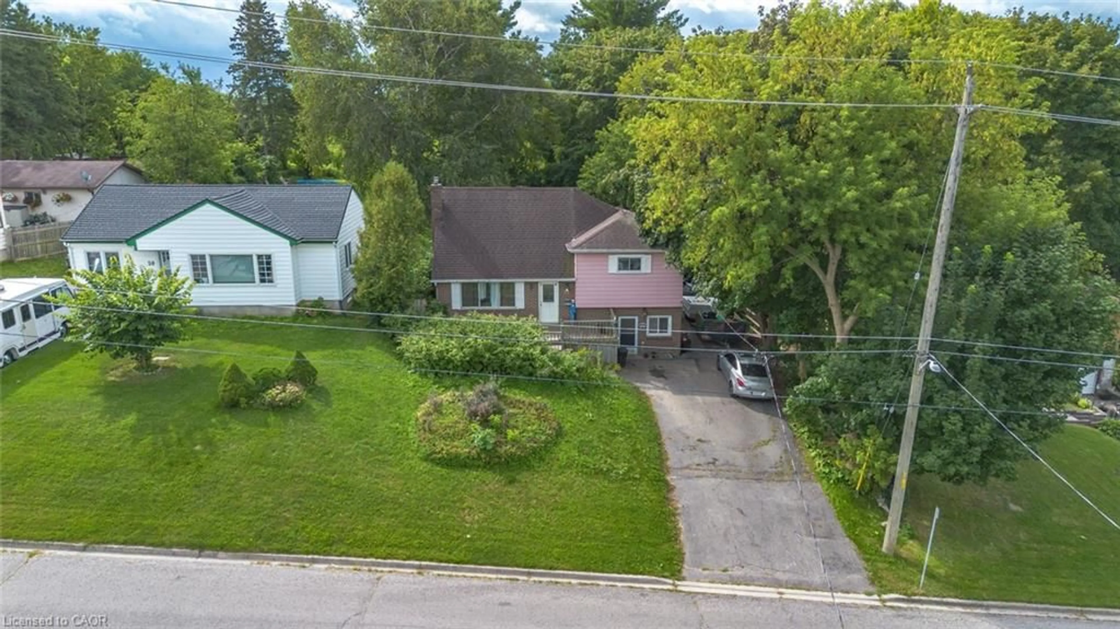 A pic from outside/outdoor area/front of a property/back of a property/a pic from drone, street for 52 Parker Dr, Simcoe Ontario N3Y 1A1