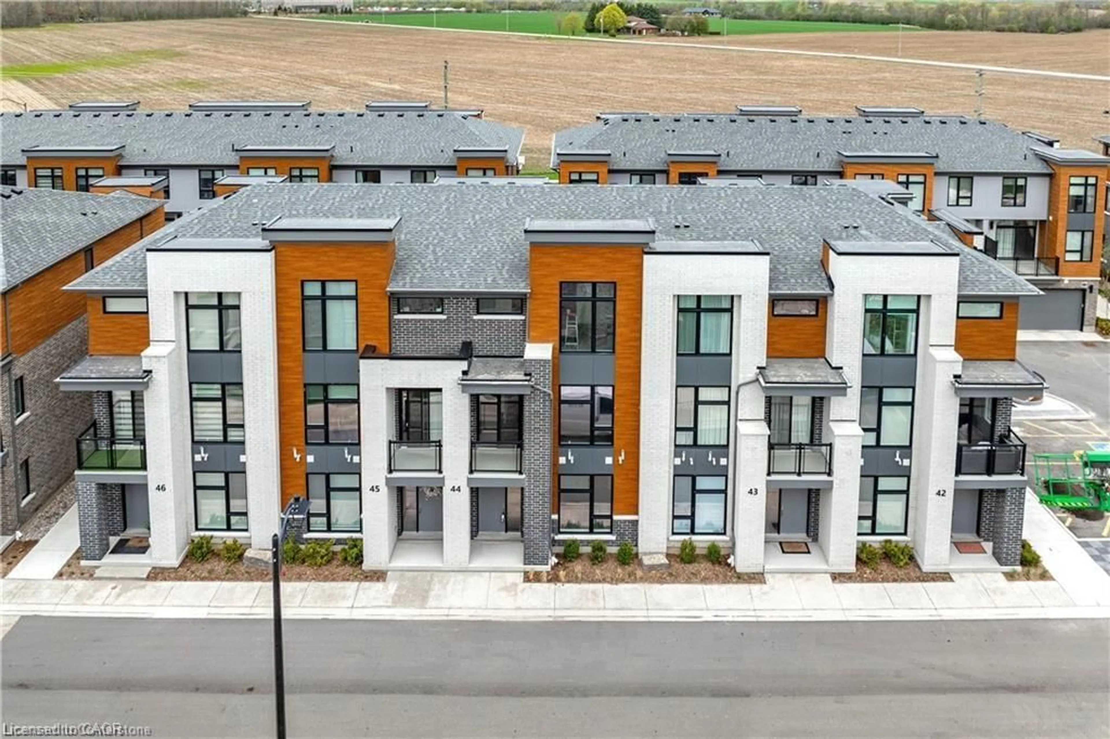 A pic from outside/outdoor area/front of a property/back of a property/a pic from drone, unknown for 271 Grey Silo Rd #44, Waterloo Ontario N2K 0E9