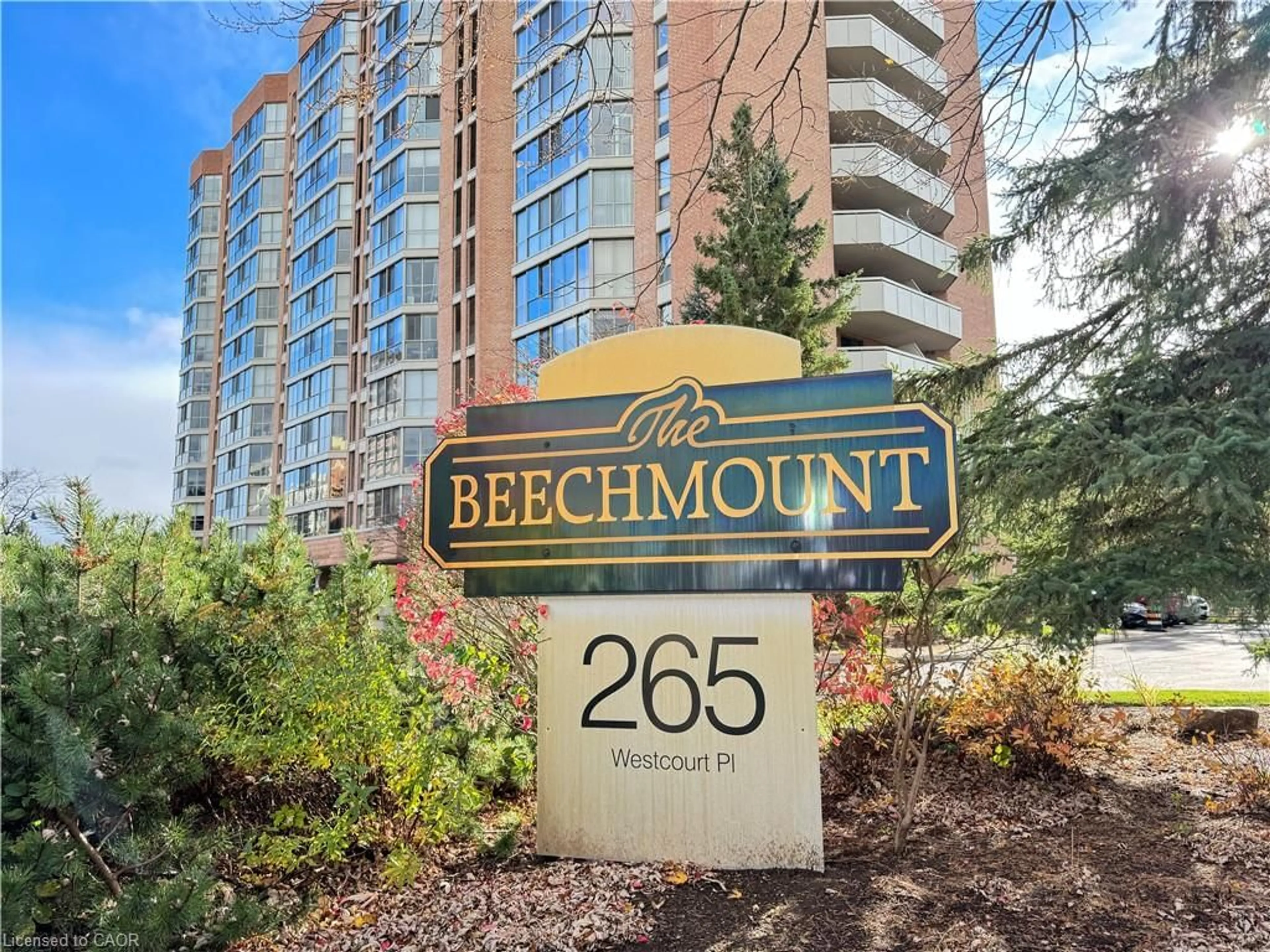 Indoor foyer for 265 Westcourt Pl #608, Waterloo Ontario N2L 6E4