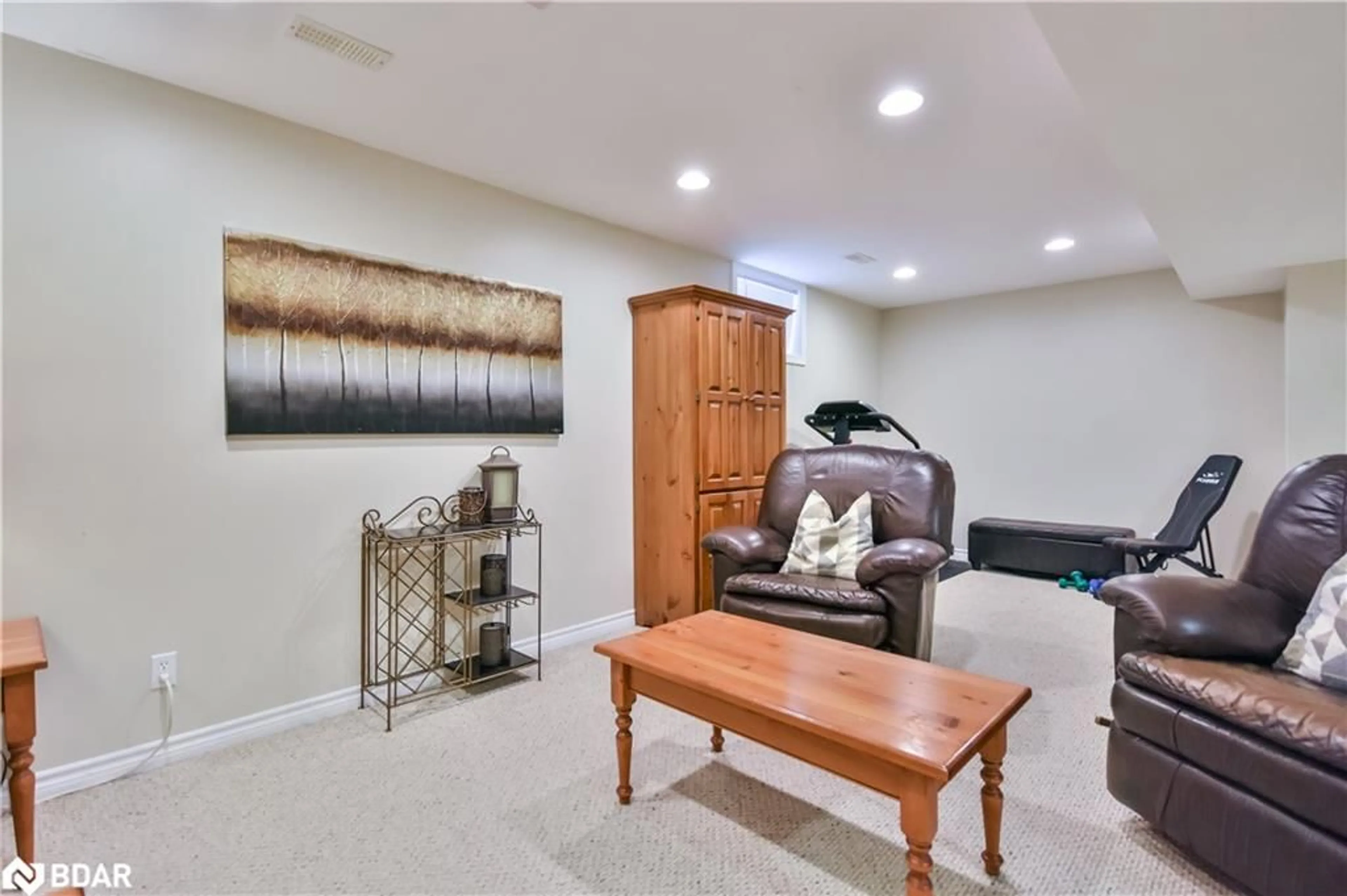 Living room with furniture, unknown for 210 Pringle Dr, Barrie Ontario L4N 0P5