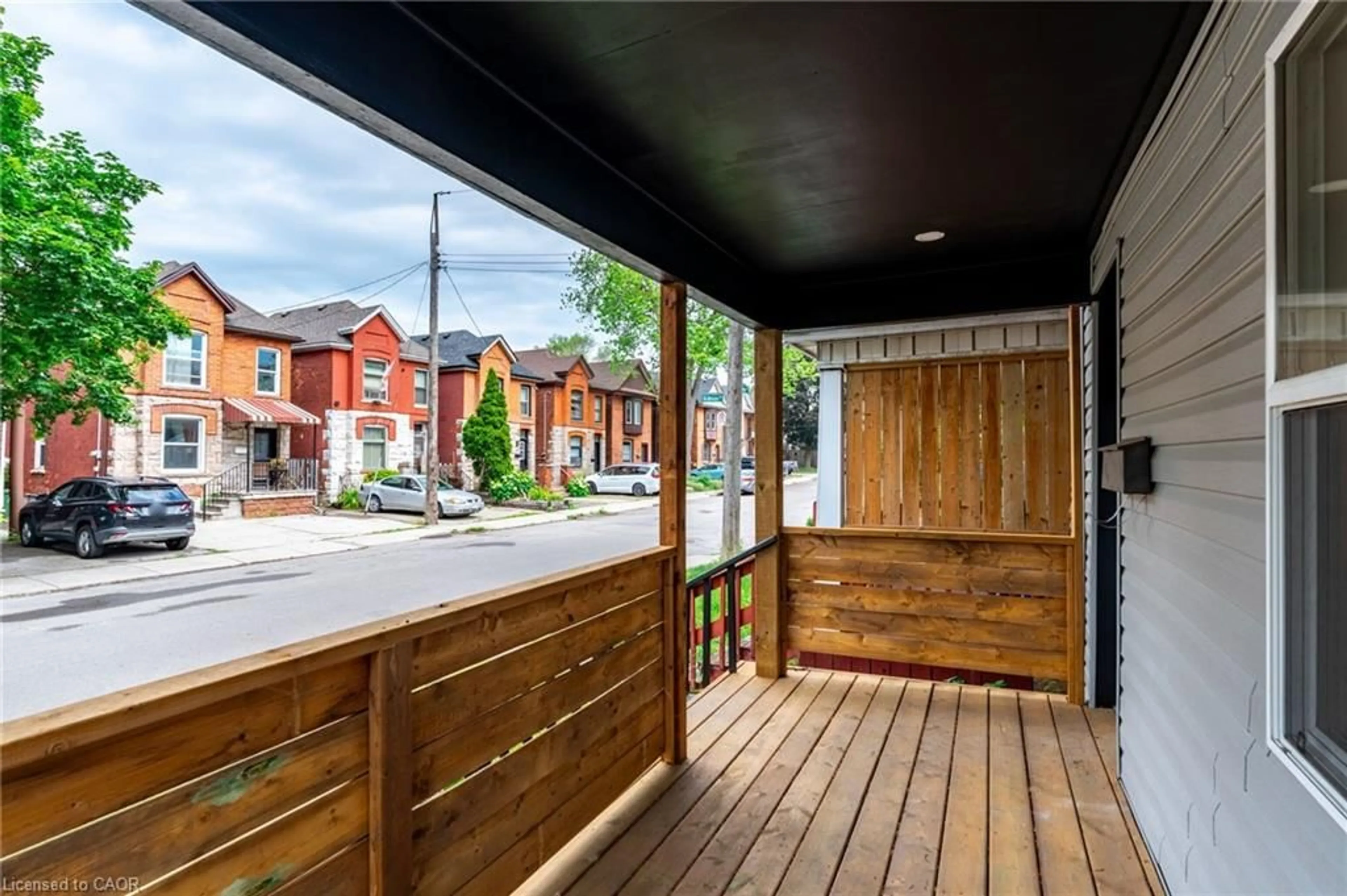 Patio, street for 29 New St, Hamilton Ontario L8P 4J6