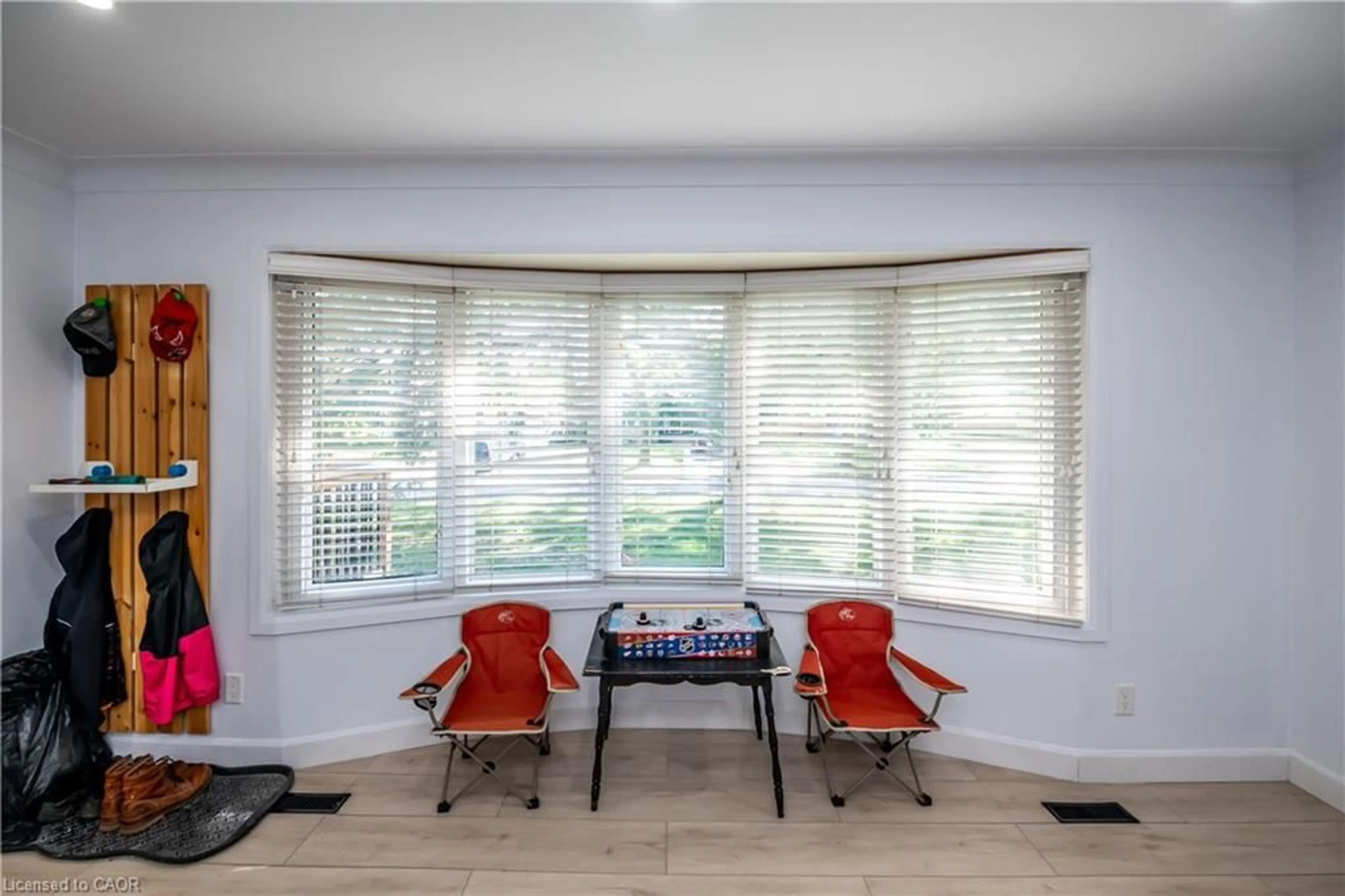 Living room with furniture, unknown for 23 Wakelin Terr, St. Catharines Ontario L2M 4K4