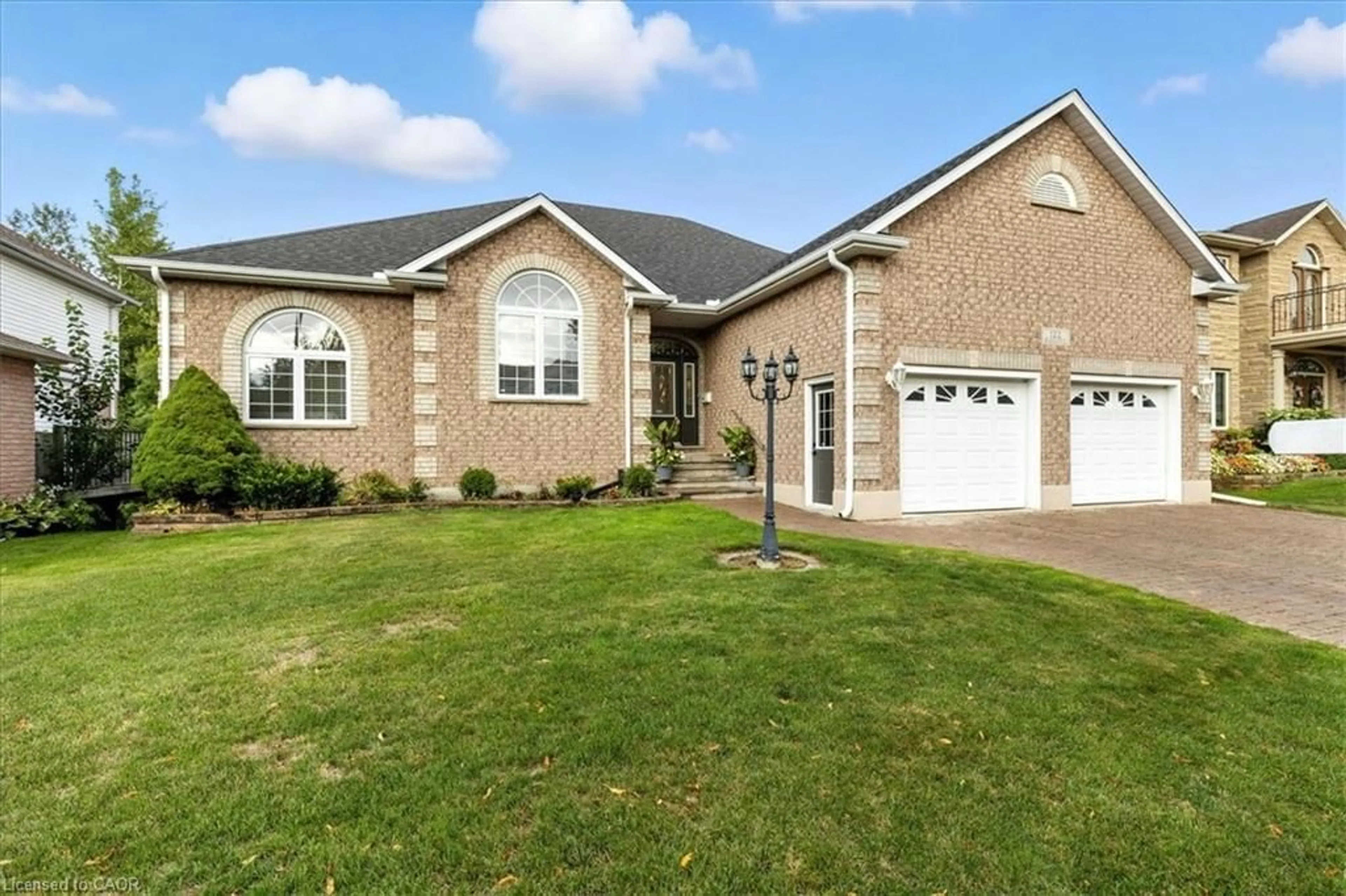 Home with brick exterior material, street for 122 Briarmeadow Pl, Kitchener Ontario N2A 4C6