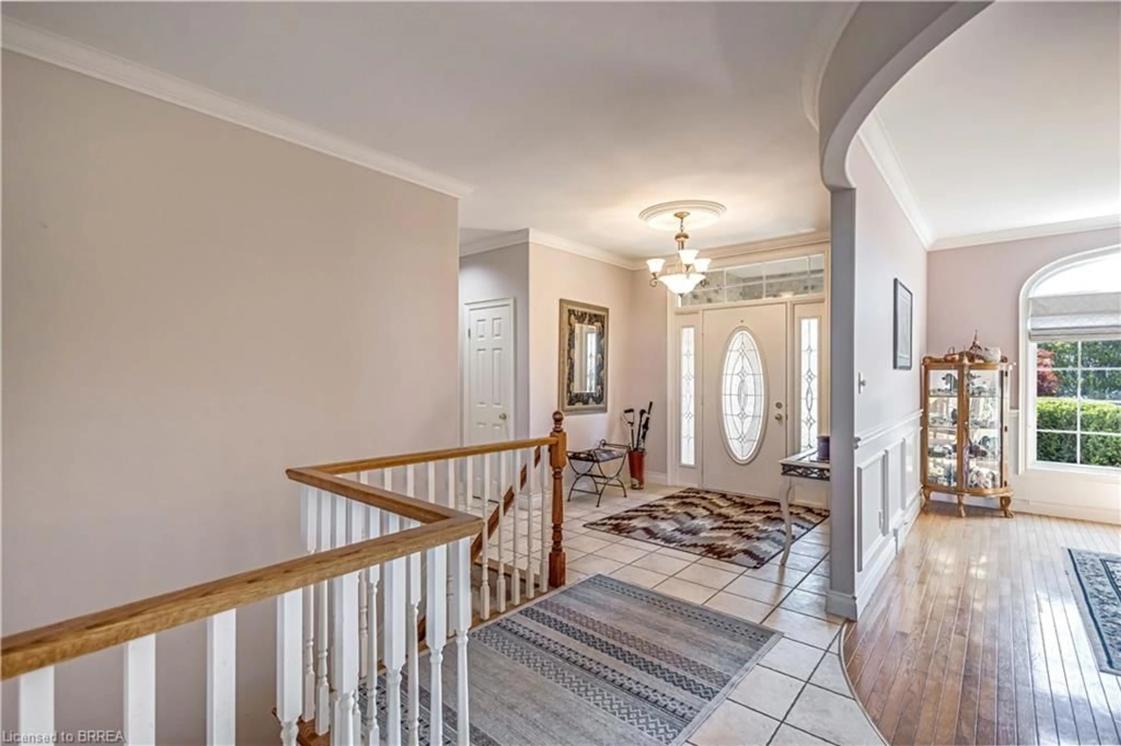 Indoor entryway for 16 Featherstone Ave, Selkirk Ontario N0A 1P0