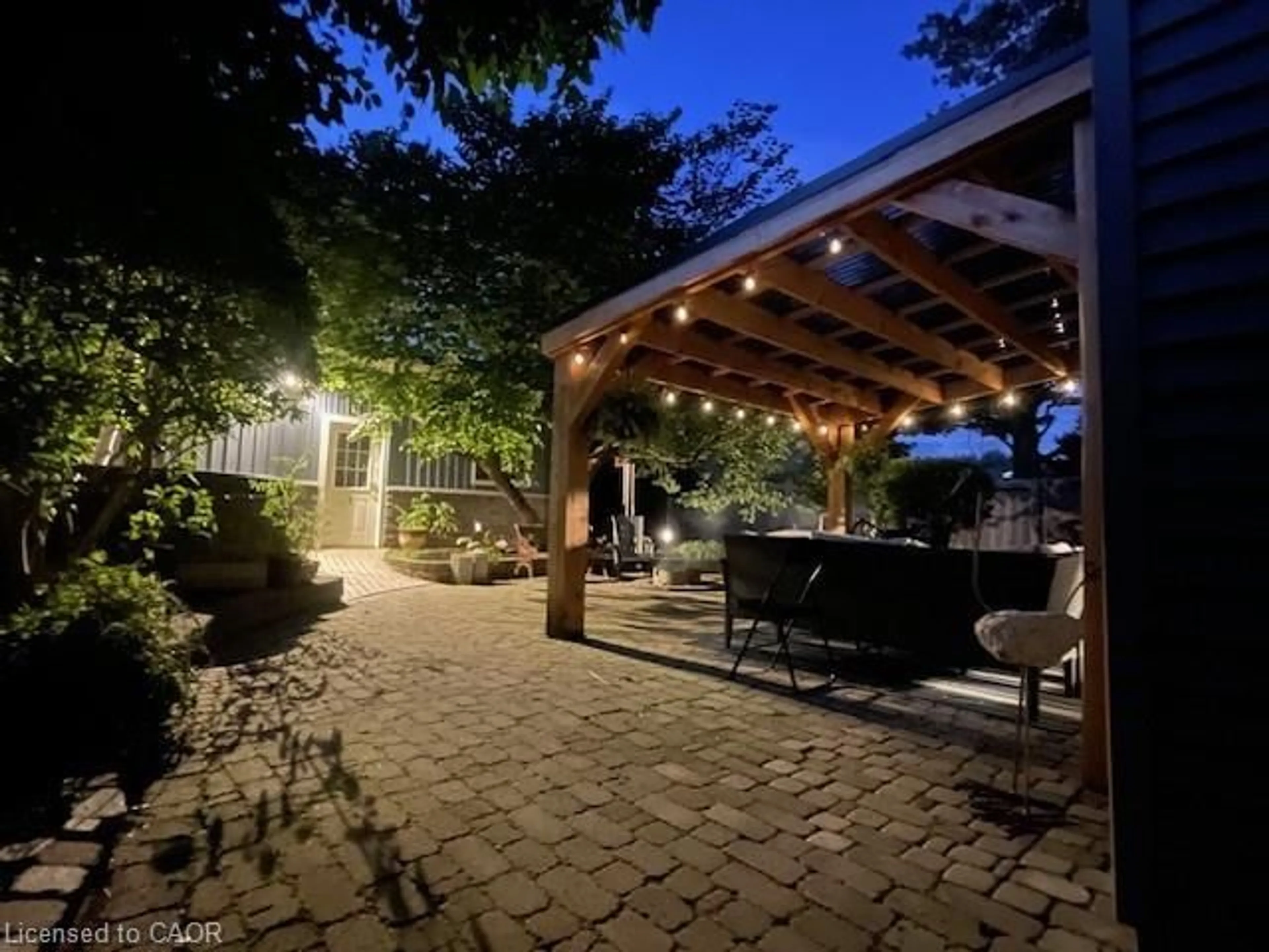 Patio, street for 2 Fuller Dr, Caledonia Ontario N3W 2L3