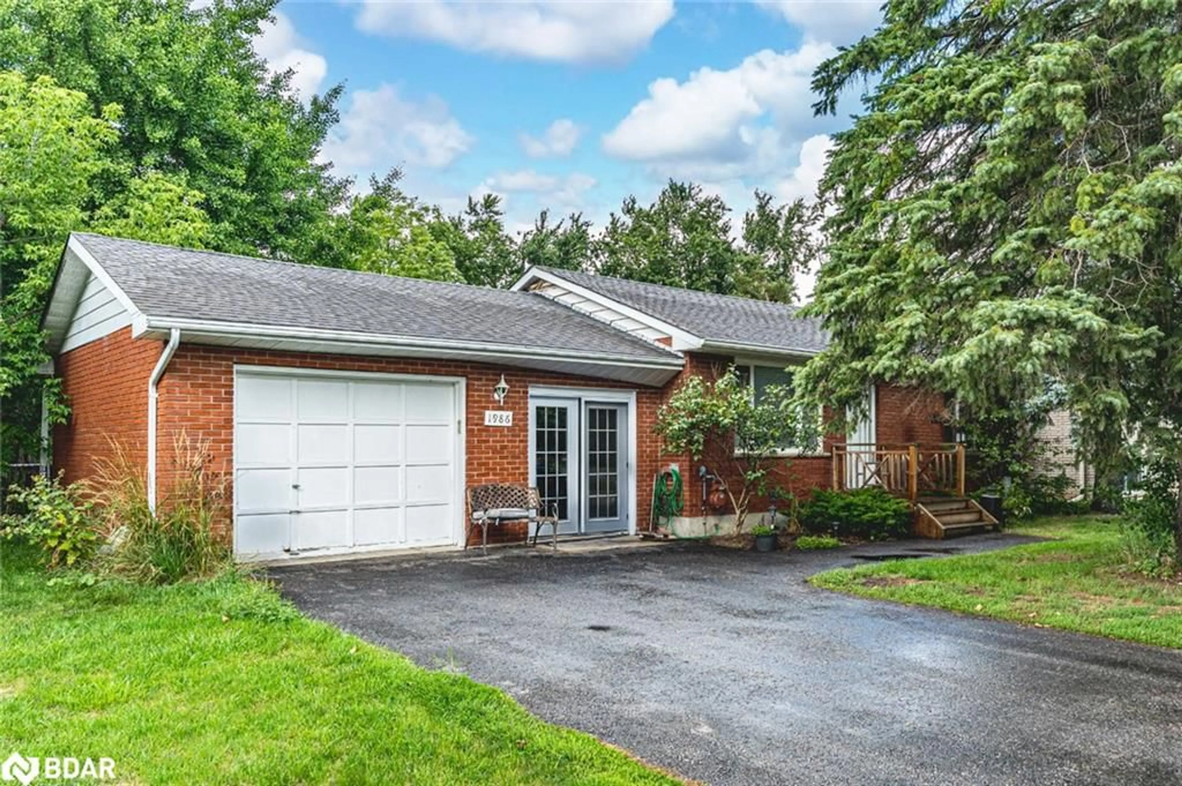 Home with brick exterior material, street for 1986 Victoria St, Innisfil Ontario L9S 1K2