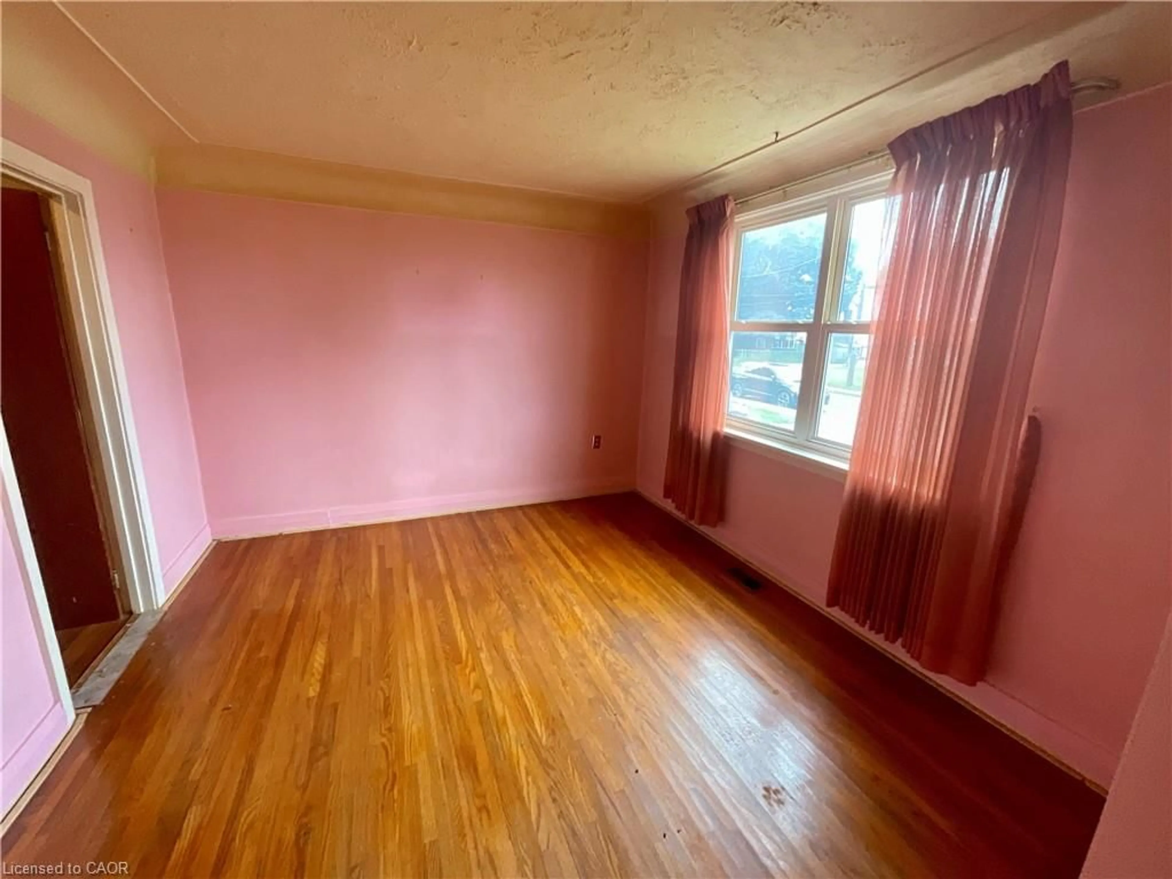 A pic of a room for 20 Pemberton Ave, Hamilton Ontario L8T 2J5