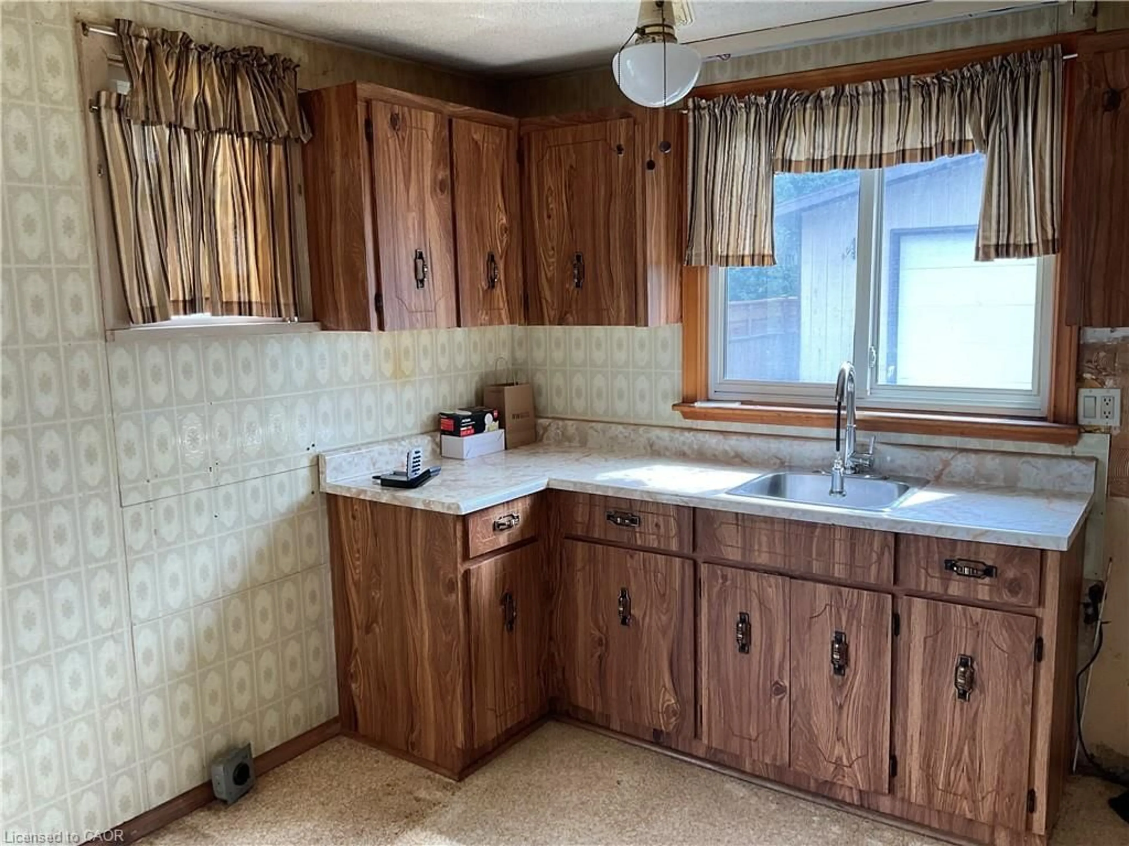 Standard kitchen, unknown for 20 Pemberton Ave, Hamilton Ontario L8T 2J5