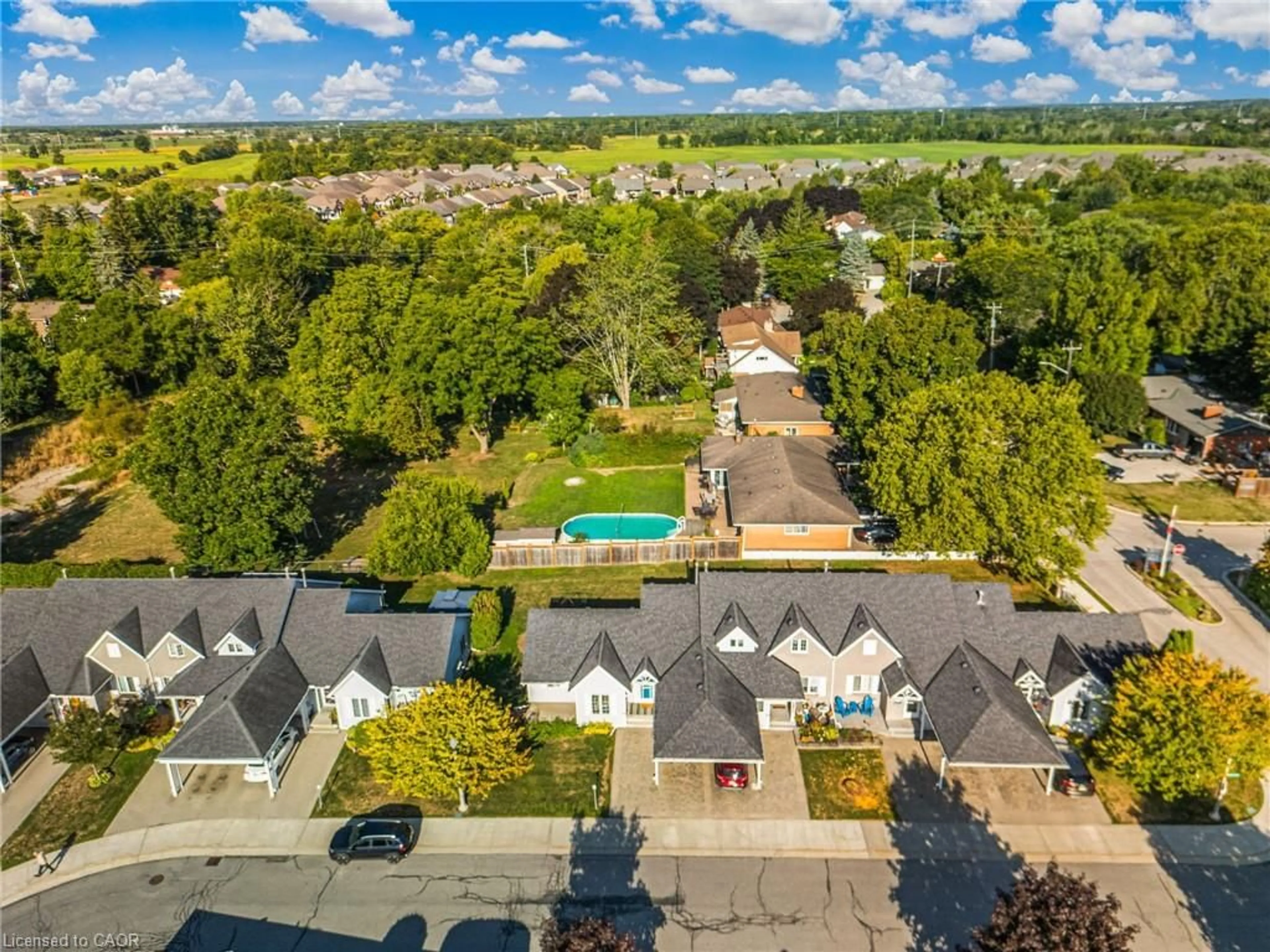 A pic from outside/outdoor area/front of a property/back of a property/a pic from drone, street for 8 Garden Dr, Smithville Ontario L0R 2A0