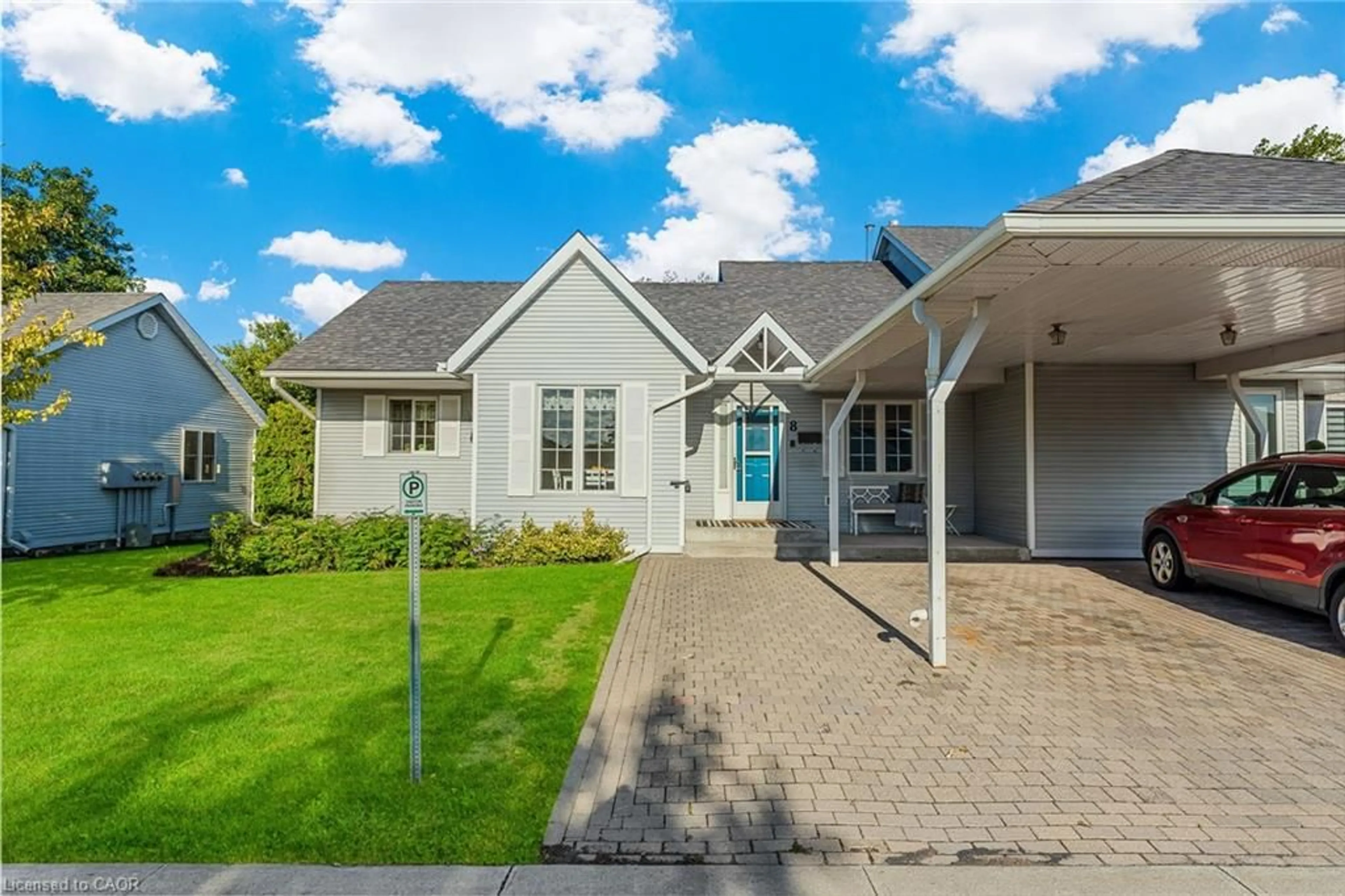 Home with vinyl exterior material, street for 8 Garden Dr, Smithville Ontario L0R 2A0