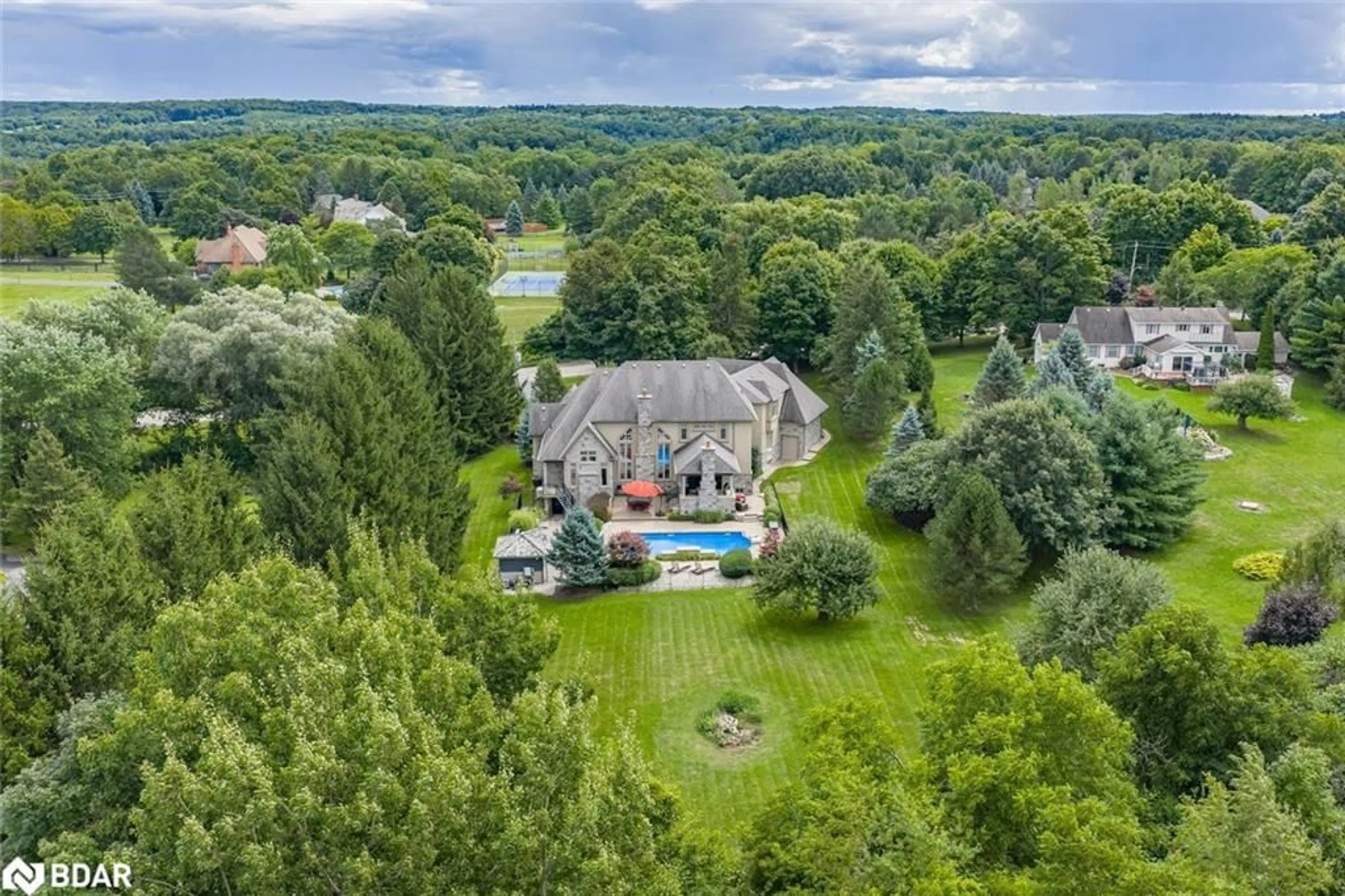 A pic from outside/outdoor area/front of a property/back of a property/a pic from drone, water/lake/river/ocean view for 2319 Kilbride St, Burlington Ontario L7P 0H7