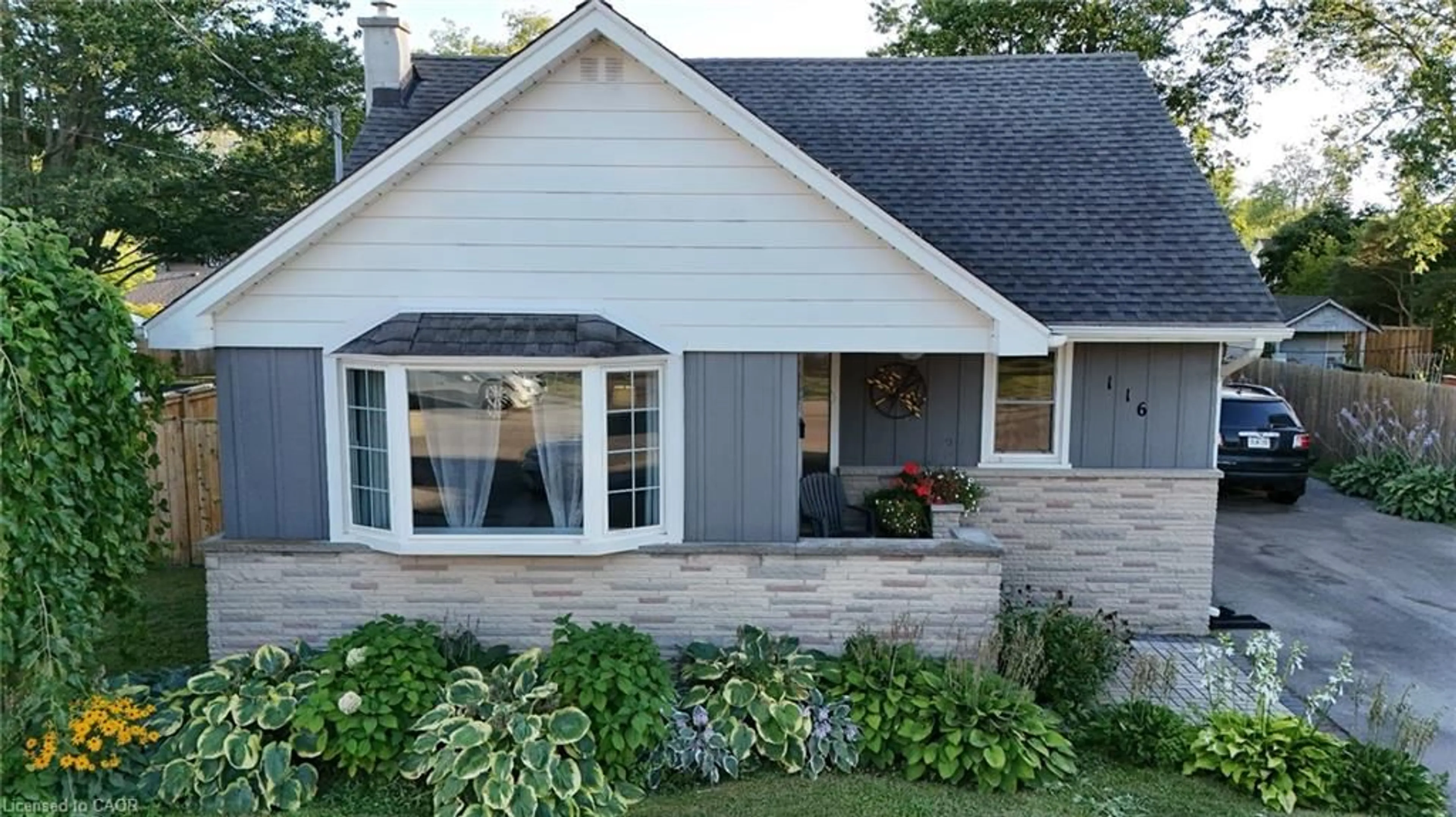 Home with vinyl exterior material, street for 116 Fairview Ave, Dunnville Ontario N1A 1B1