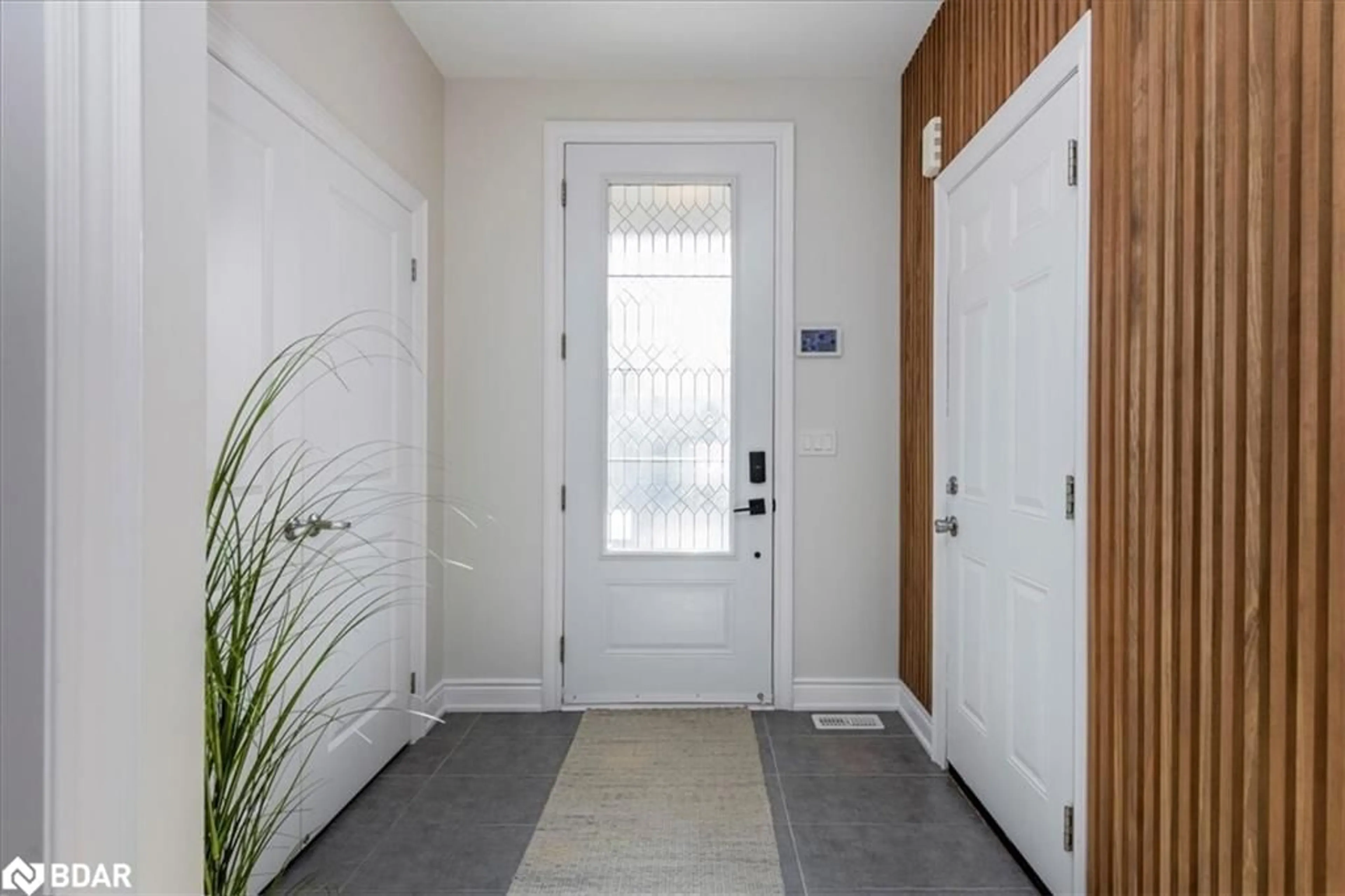 Indoor entryway for 2127 Wilson Street St, Innisfil Ontario L9S 0N8