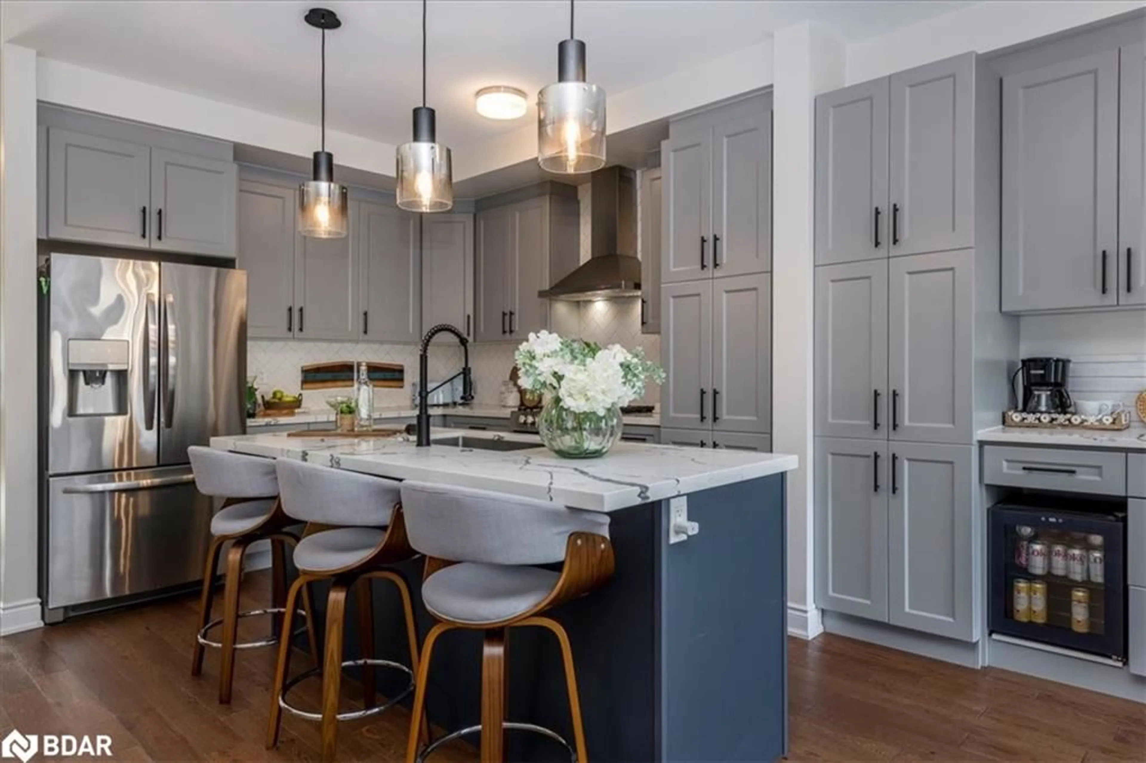 Contemporary kitchen, unknown for 2127 Wilson Street St, Innisfil Ontario L9S 0N8
