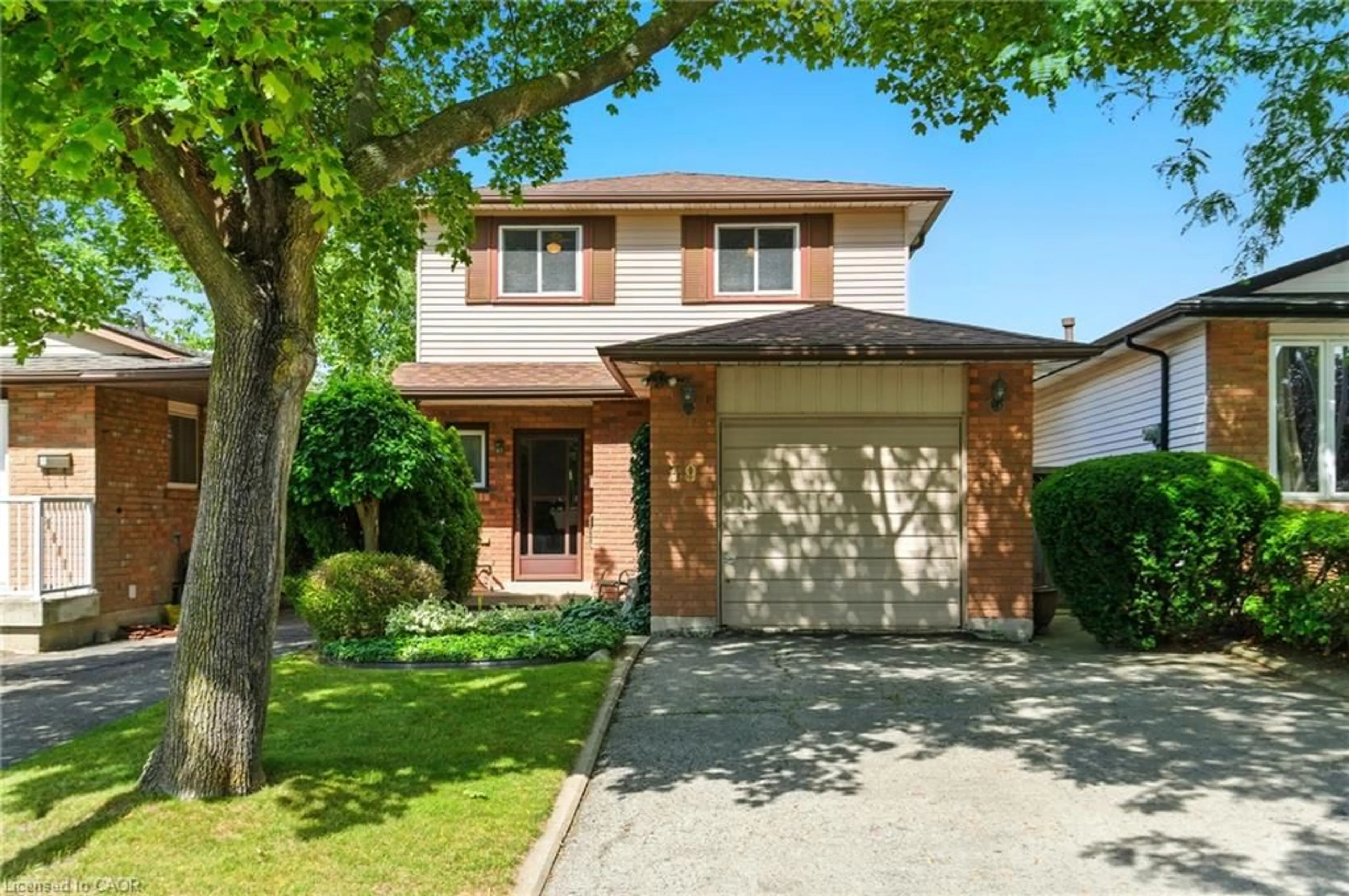 Home with brick exterior material, street for 39 Megna Crt, Hamilton Ontario L9C 6Y6