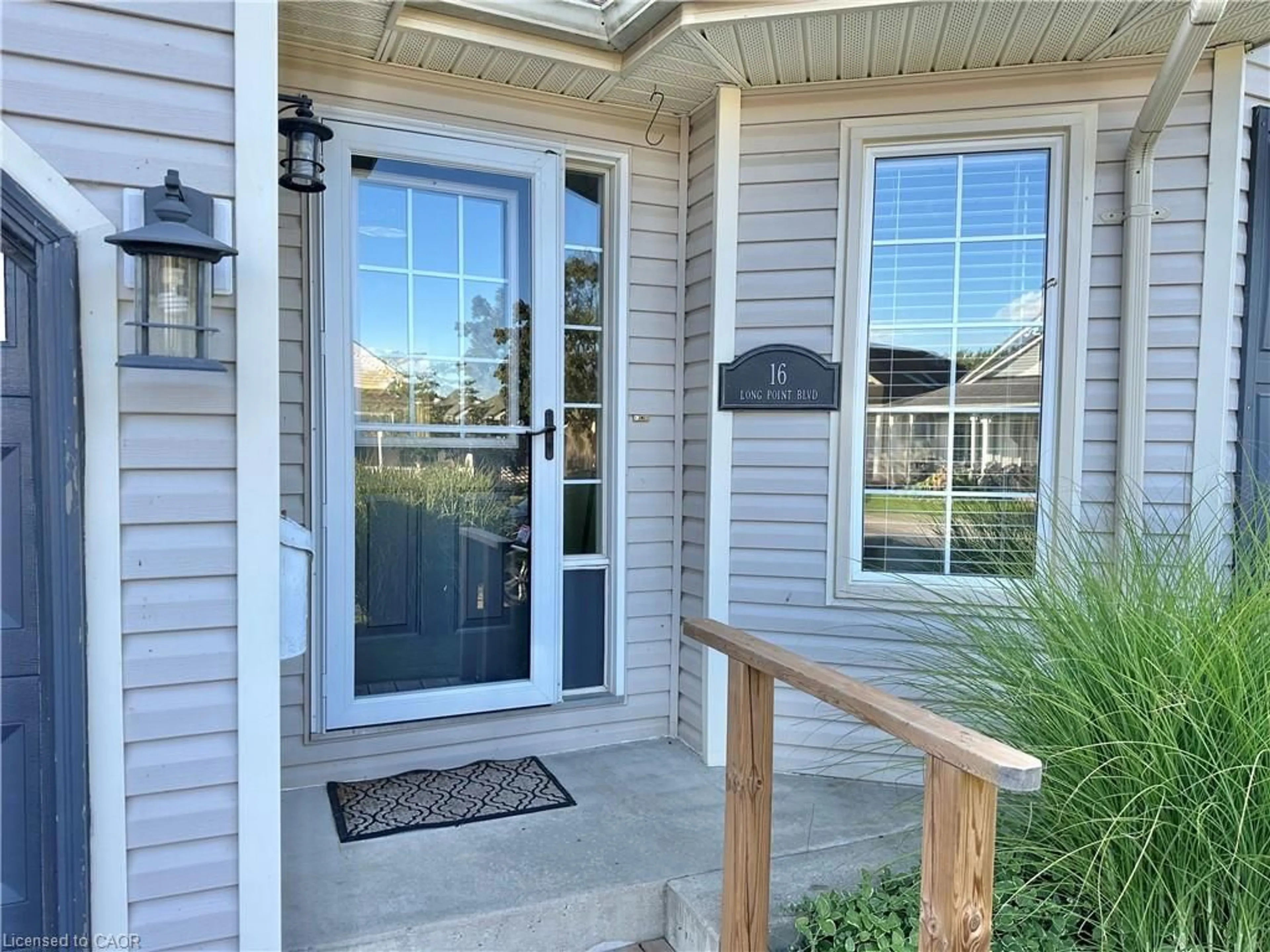 Indoor entryway for 16 Long Point Blvd, Port Rowan Ontario N0E 1M0
