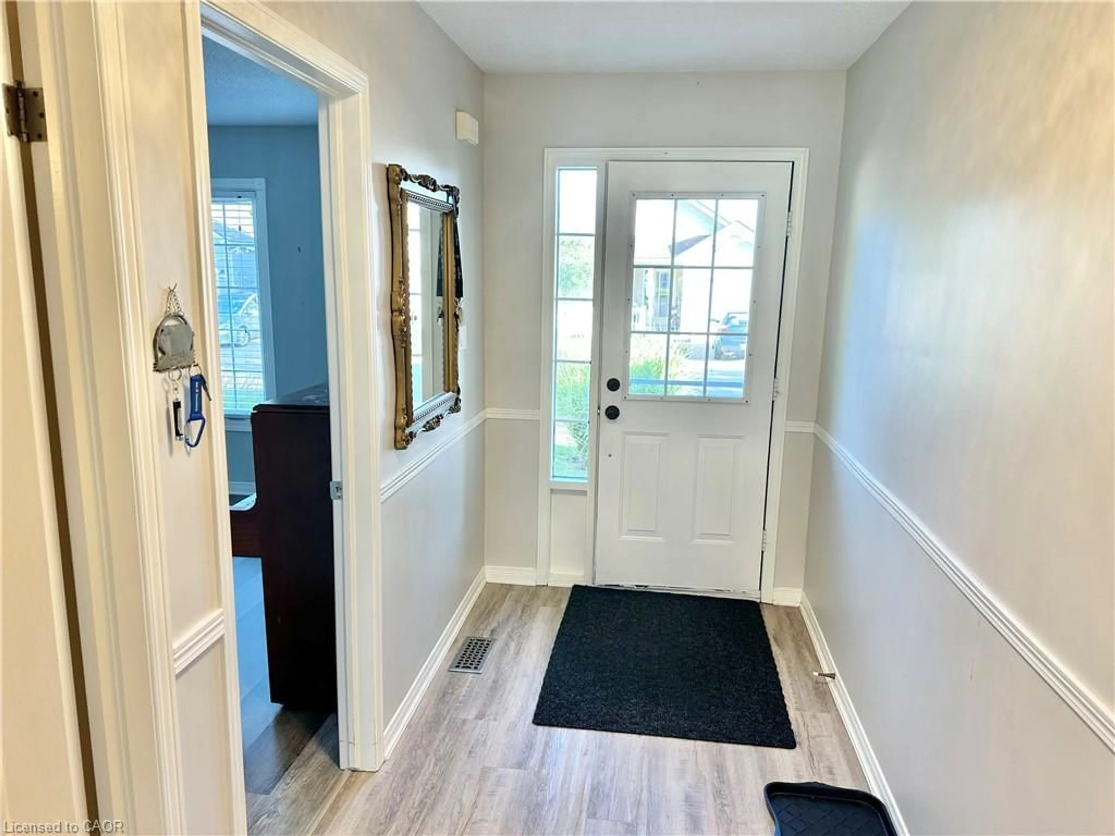 Indoor entryway for 16 Long Point Blvd, Port Rowan Ontario N0E 1M0