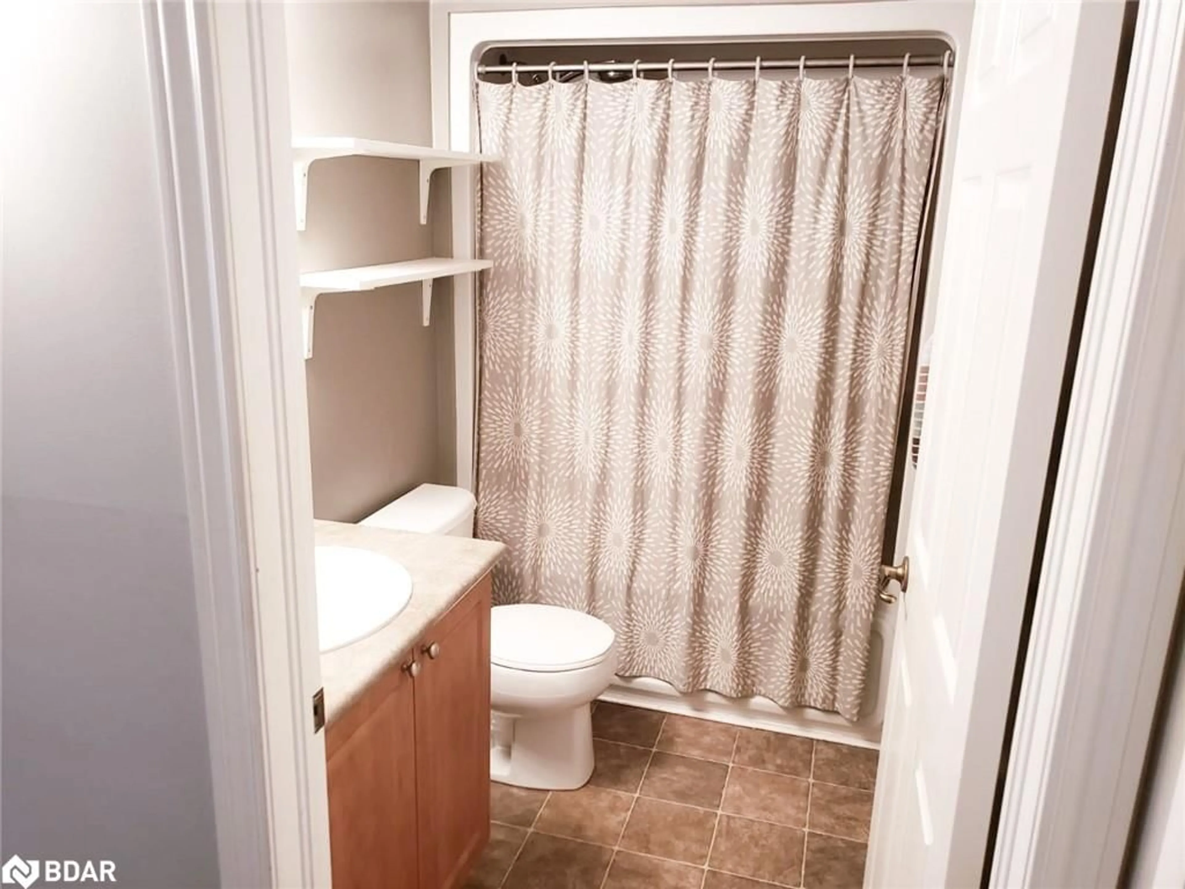 Standard bathroom, unknown for 1483 Maple Ave #204, Milton Ontario L9T 0B6