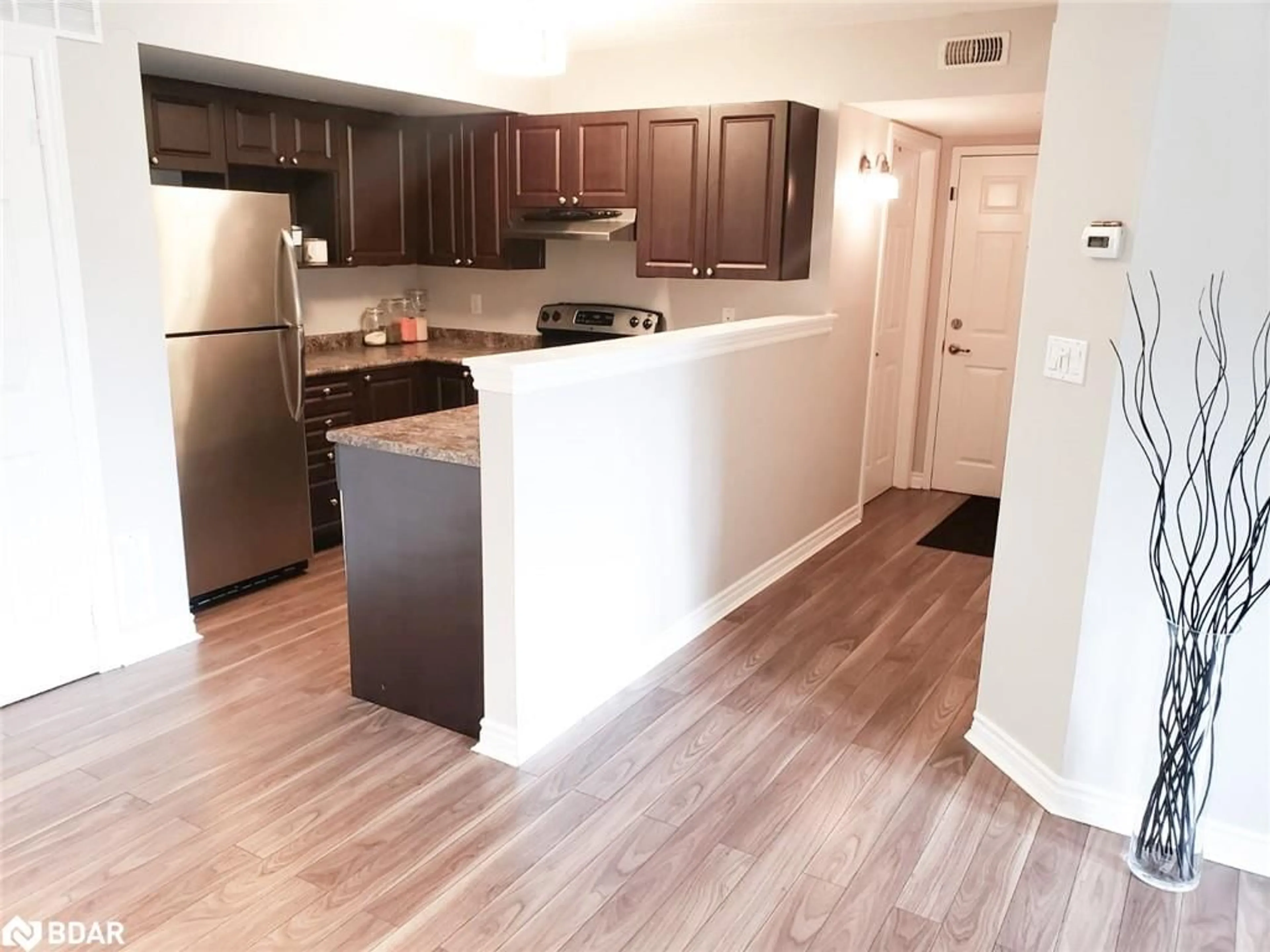 Standard kitchen, wood/laminate floor for 1483 Maple Ave #204, Milton Ontario L9T 0B6