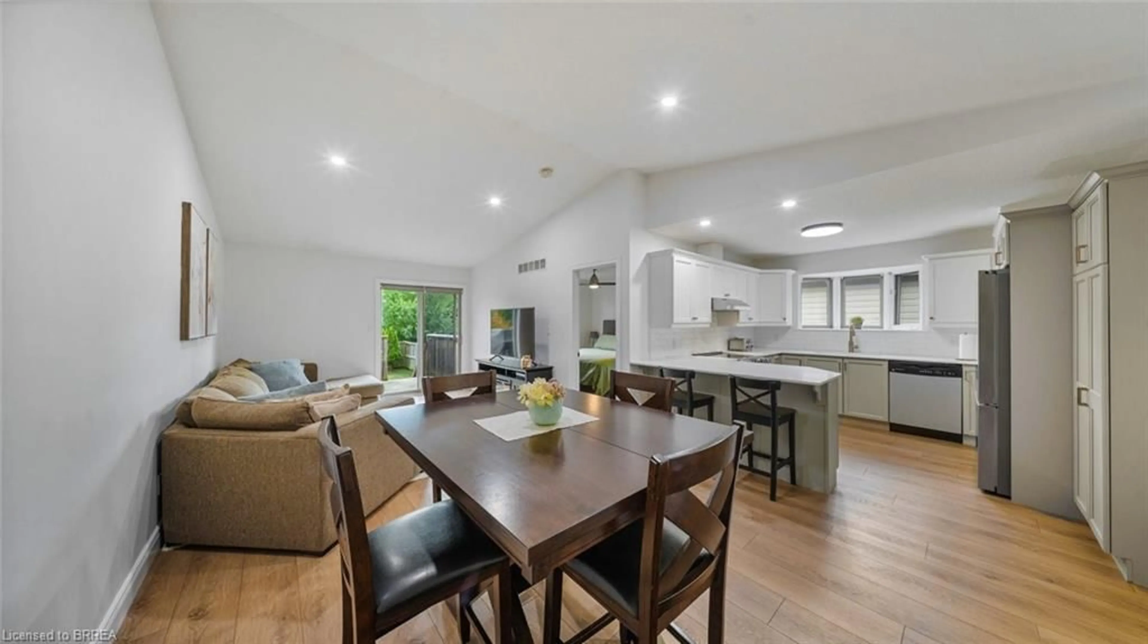 Open concept kitchen, unknown for 12 Steed Crt, Brantford Ontario N3S 0B7
