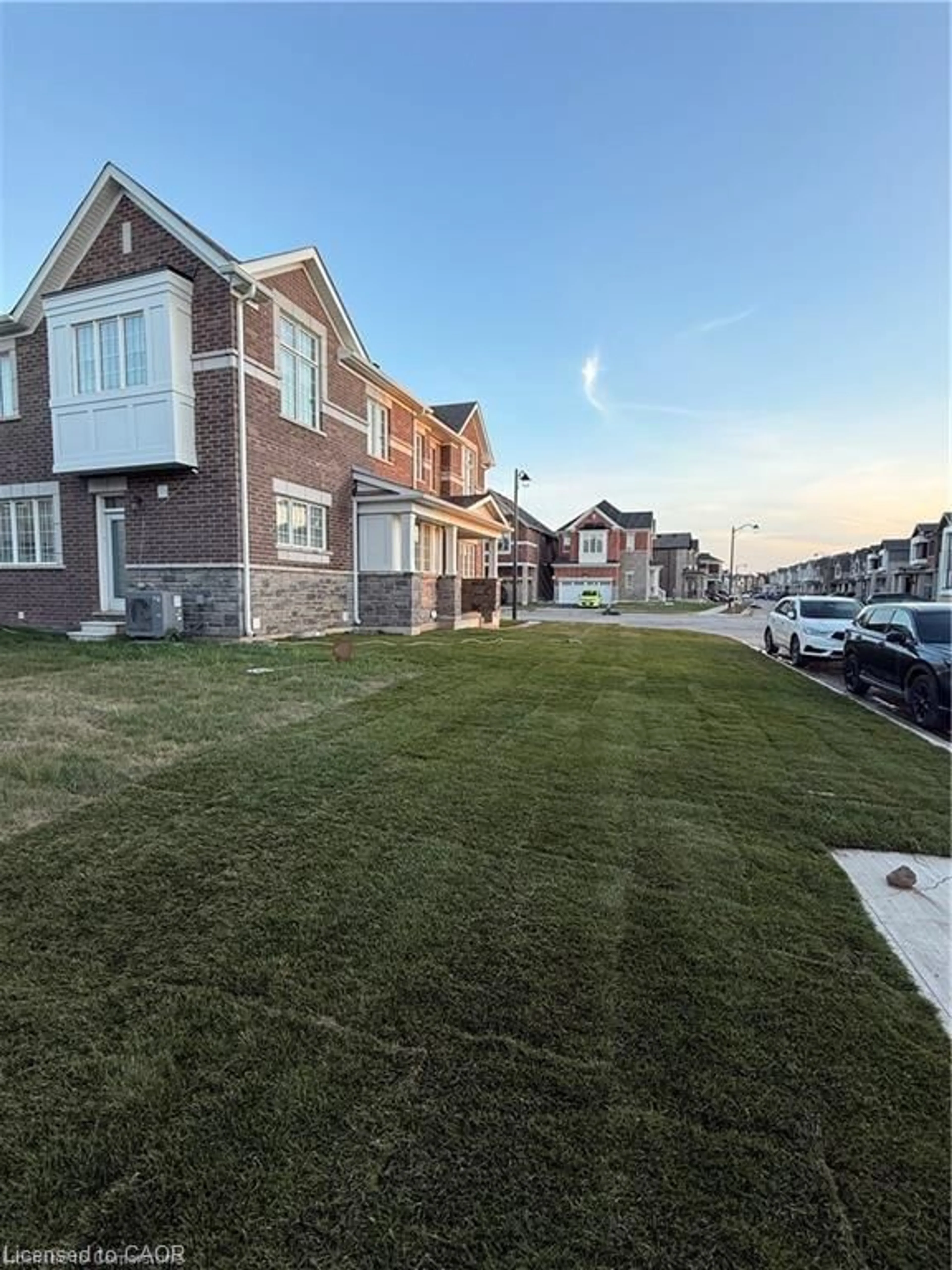 A pic from outside/outdoor area/front of a property/back of a property/a pic from drone, street for 1217 Ferguson Dr, Halton Ontario L9T 7V8