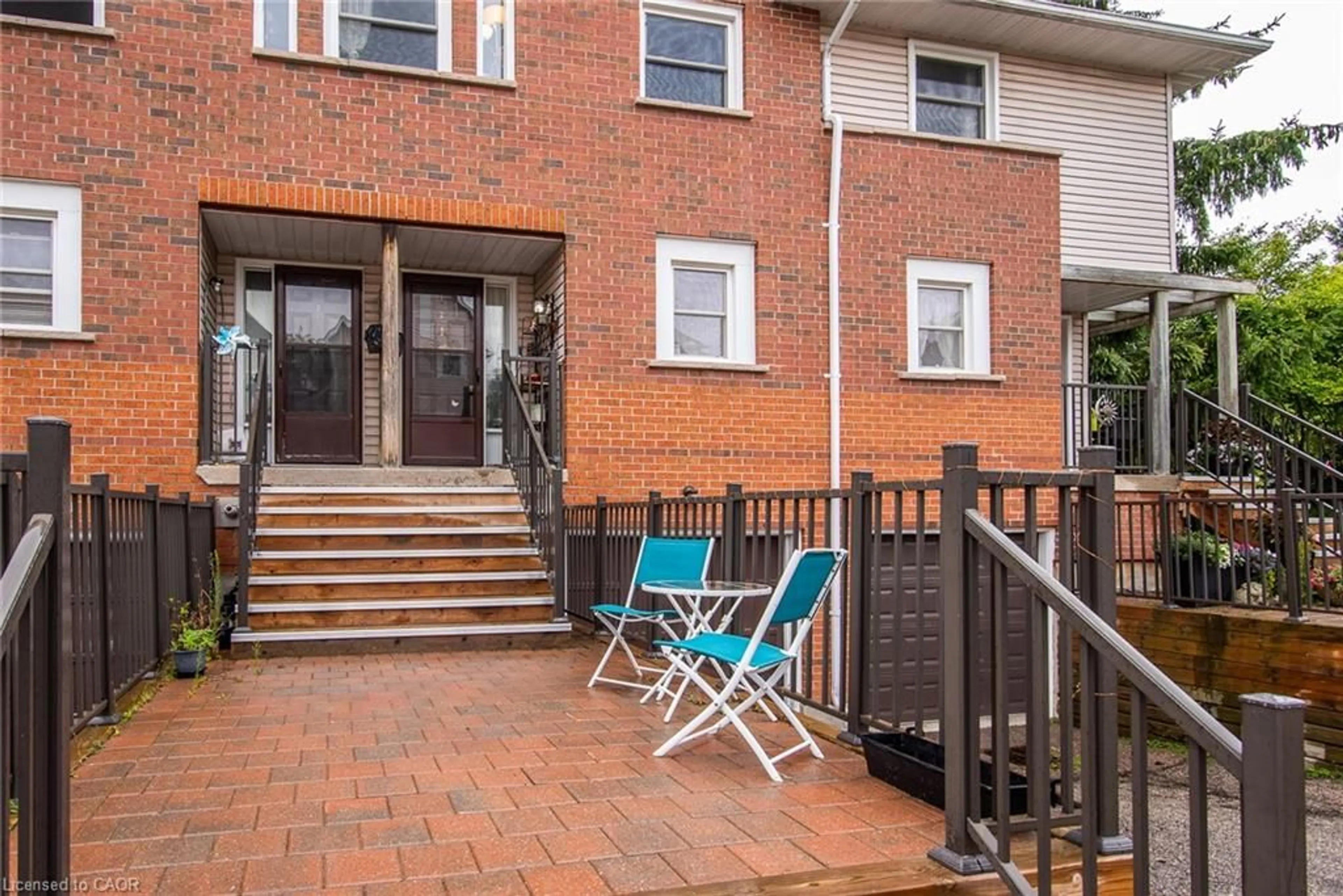 Patio, street for 465 Beechwood Pl #2, Waterloo Ontario N2T 2N8