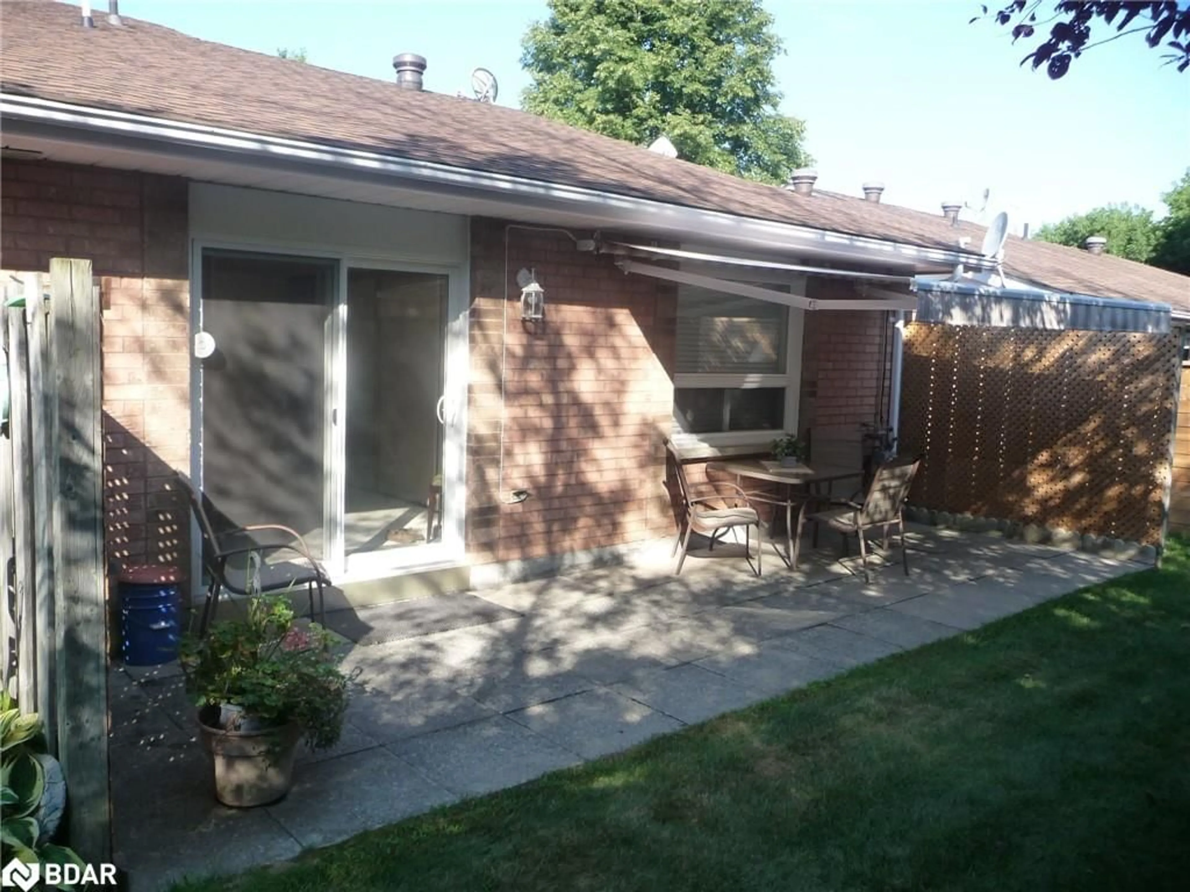 Patio, street for 696 King St #17, Midland Ontario L4R 5B5
