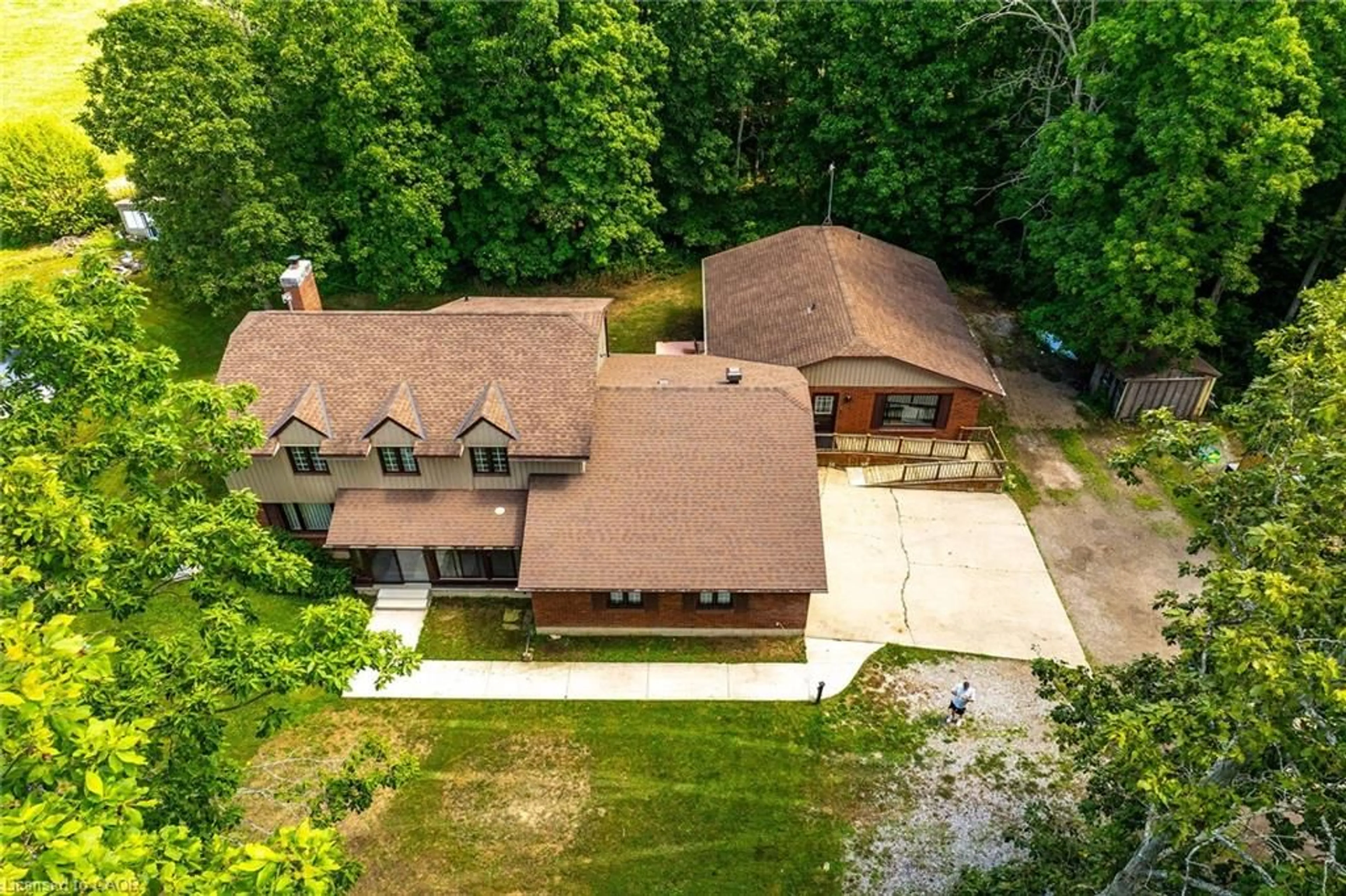A pic from outside/outdoor area/front of a property/back of a property/a pic from drone, unknown for 188 Fisherville Rd, Selkirk Ontario N0A 1P0