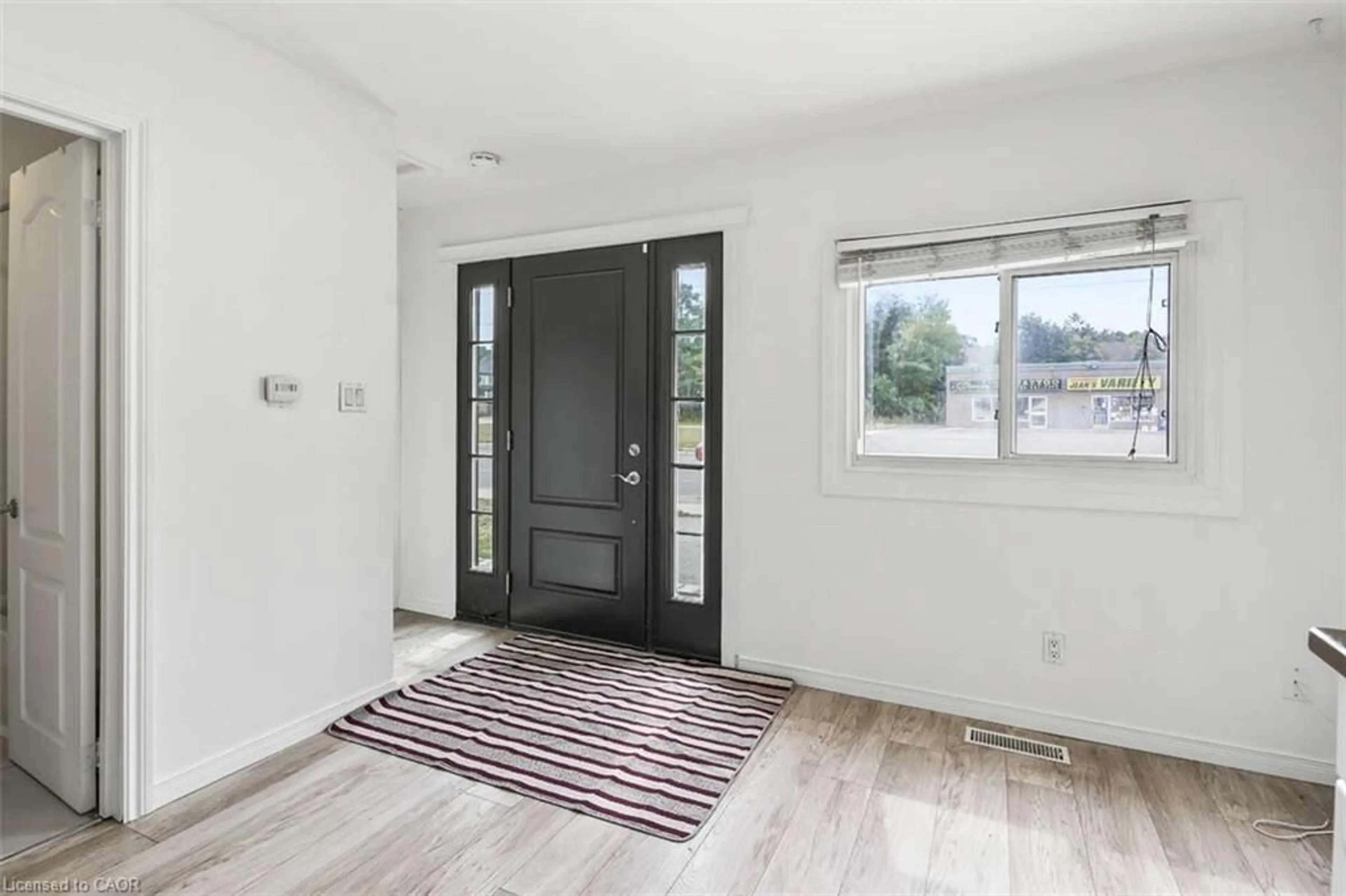 Indoor entryway for 147 Burton Ave, Barrie Ontario L4N 2R9