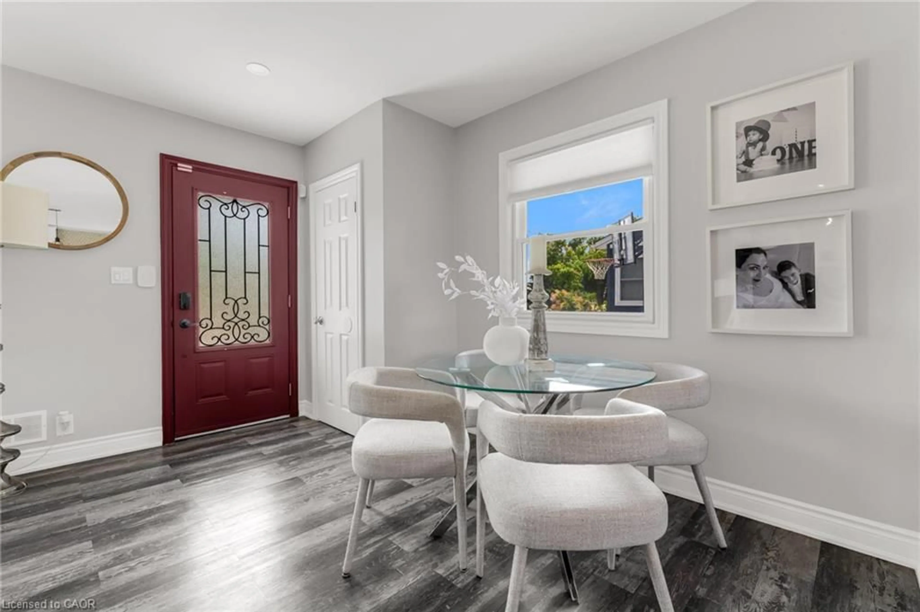 Indoor entryway for 4382 Central Ave, Beamsville Ontario L0R 1B6