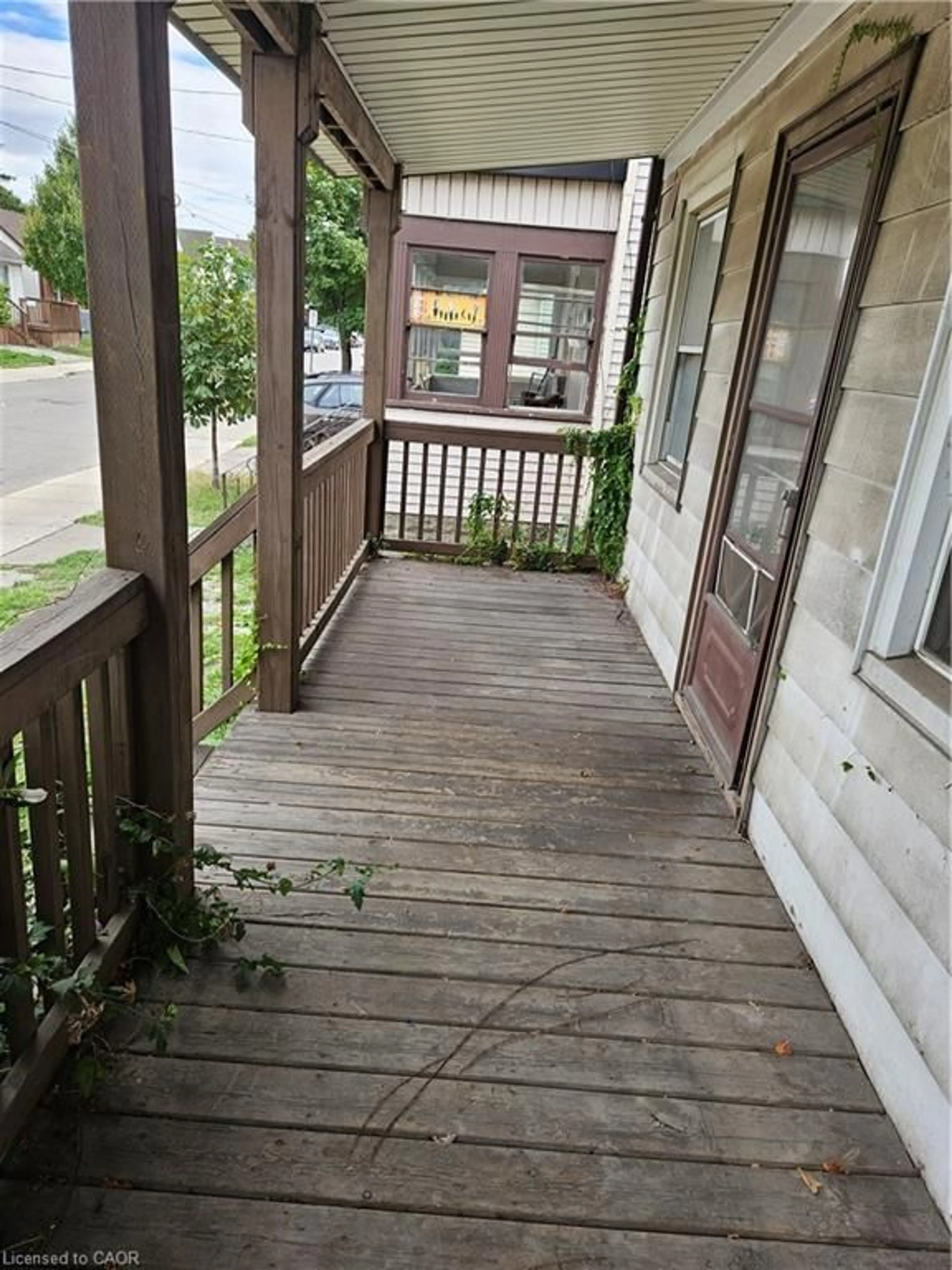 Patio, street for 267 Rosslyn Ave, Hamilton Ontario L8L 7P9