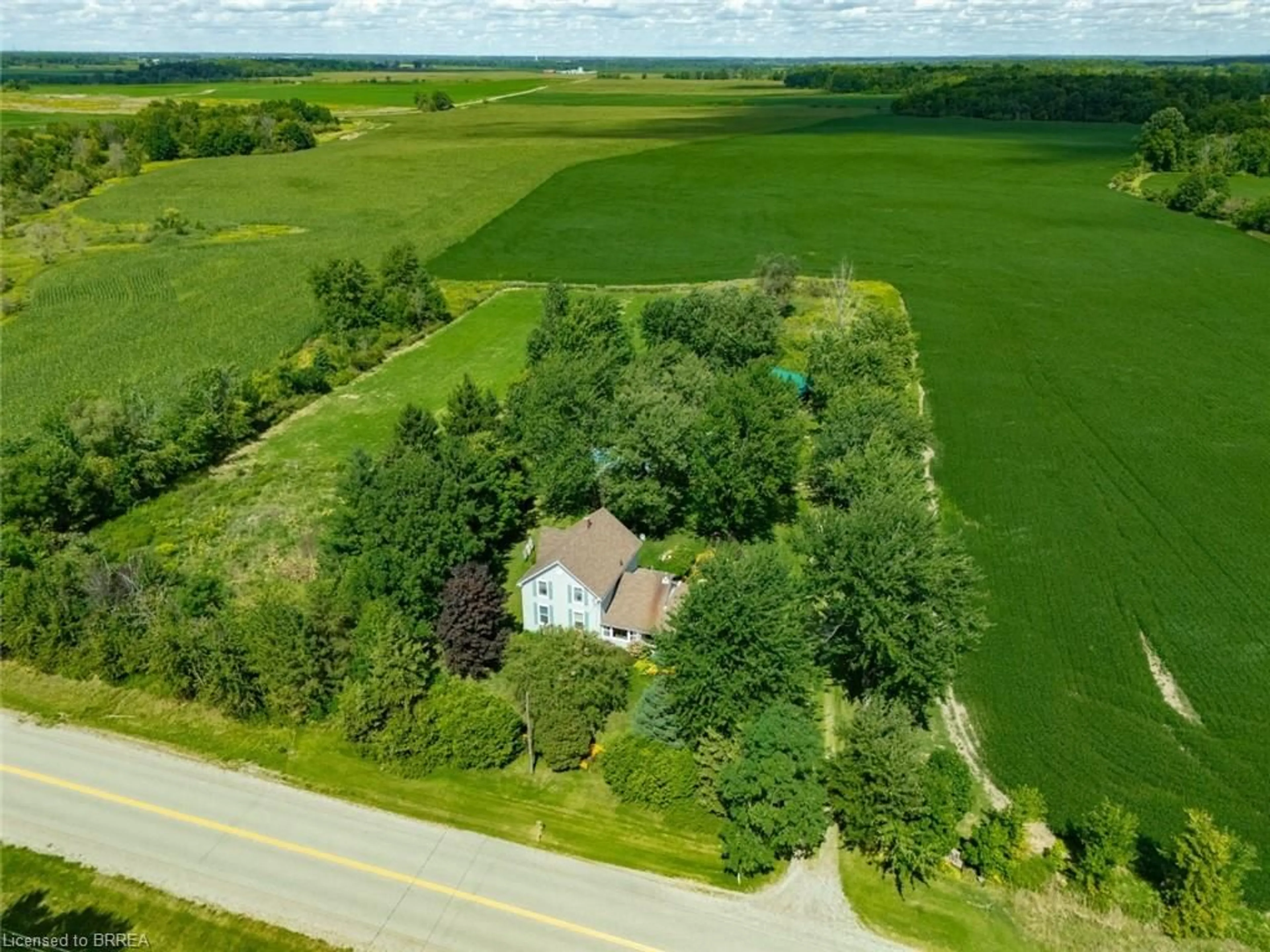 A pic from outside/outdoor area/front of a property/back of a property/a pic from drone, unknown for 21266 Thames Rd, Appin Ontario N0L 1A0