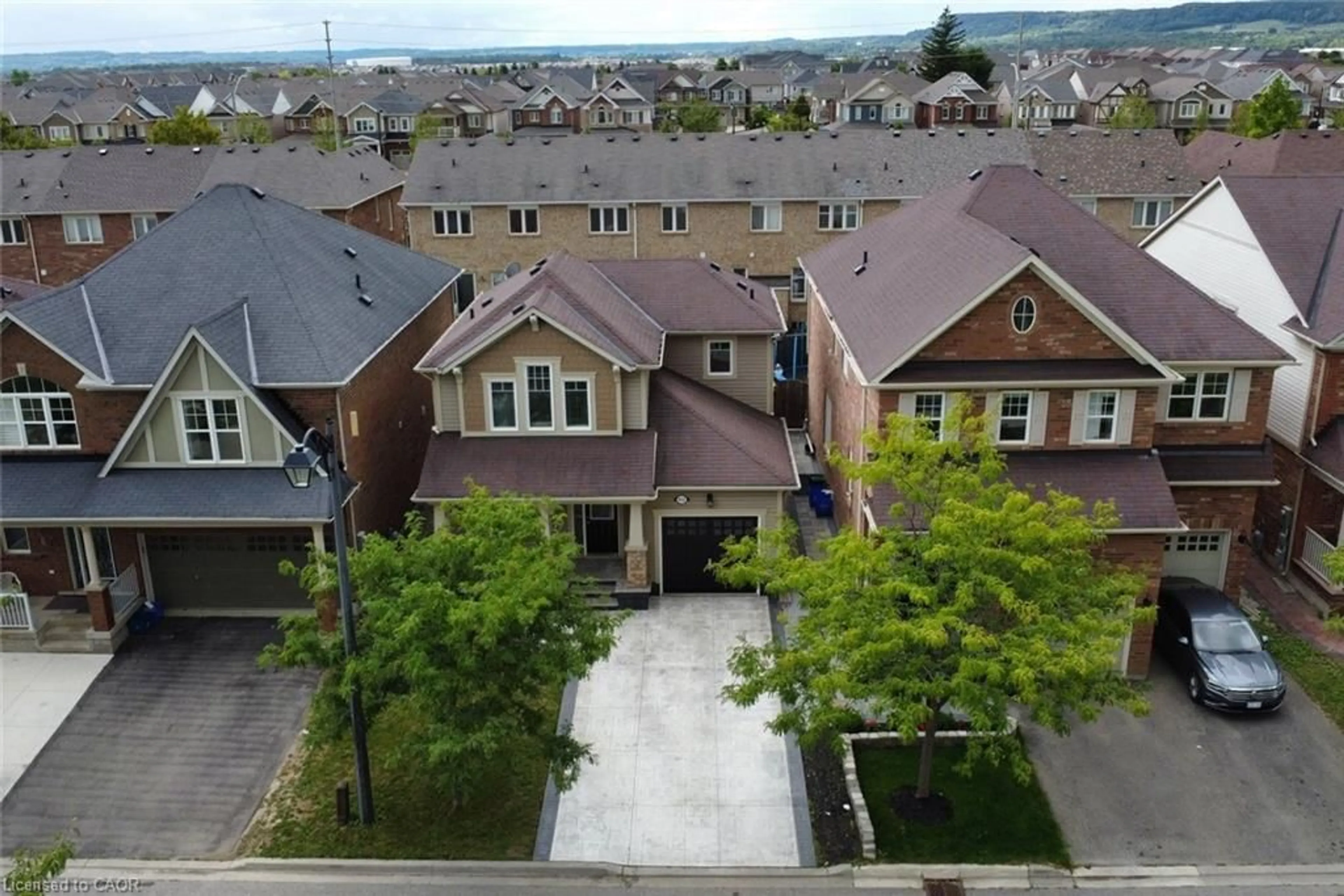 A pic from outside/outdoor area/front of a property/back of a property/a pic from drone, street for 932 Rigo Cross, Milton Ontario L9T 8C6