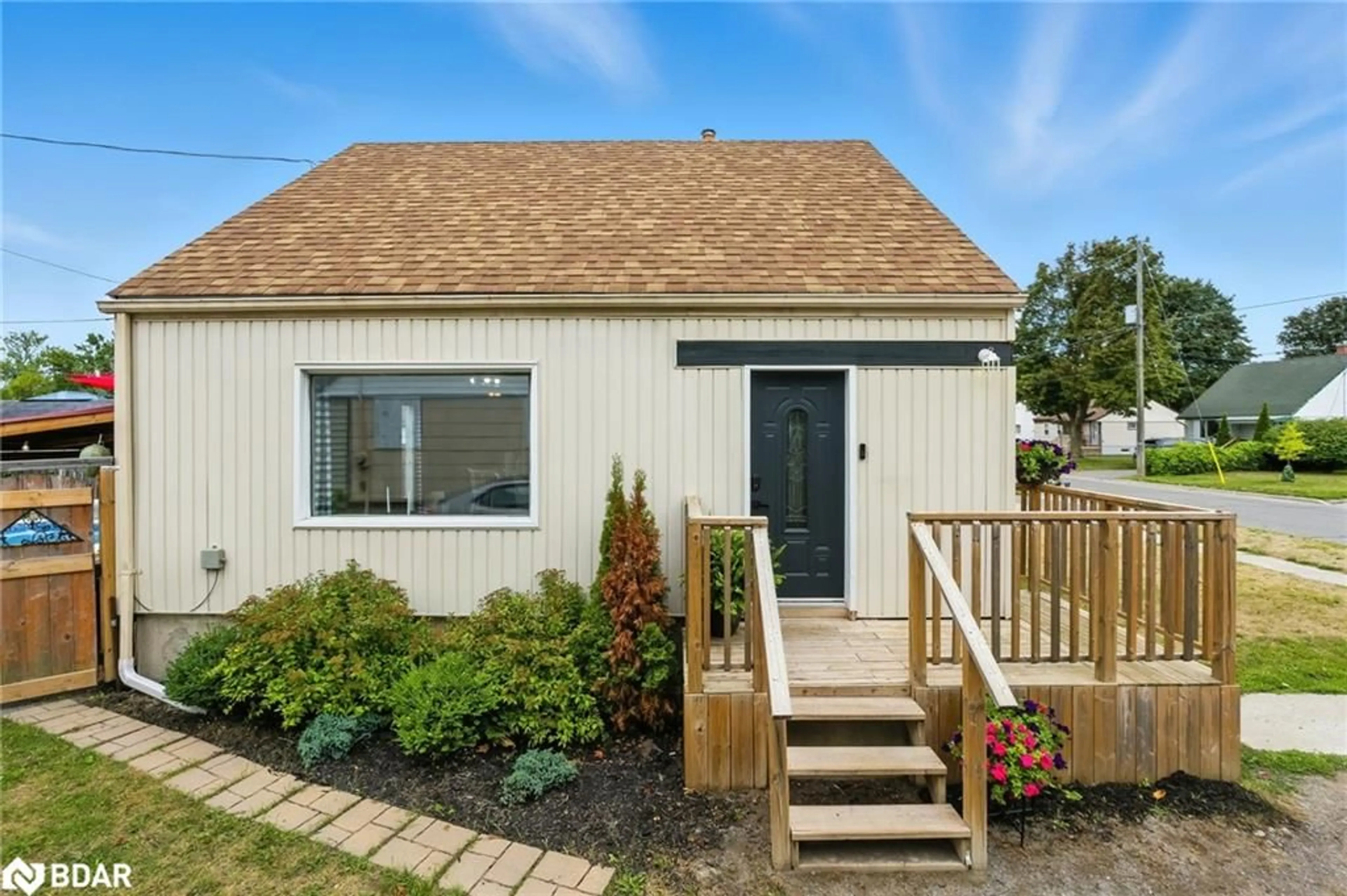 Home with vinyl exterior material, street for 459 Rose Ave, Peterborough Ontario K9J 4E5