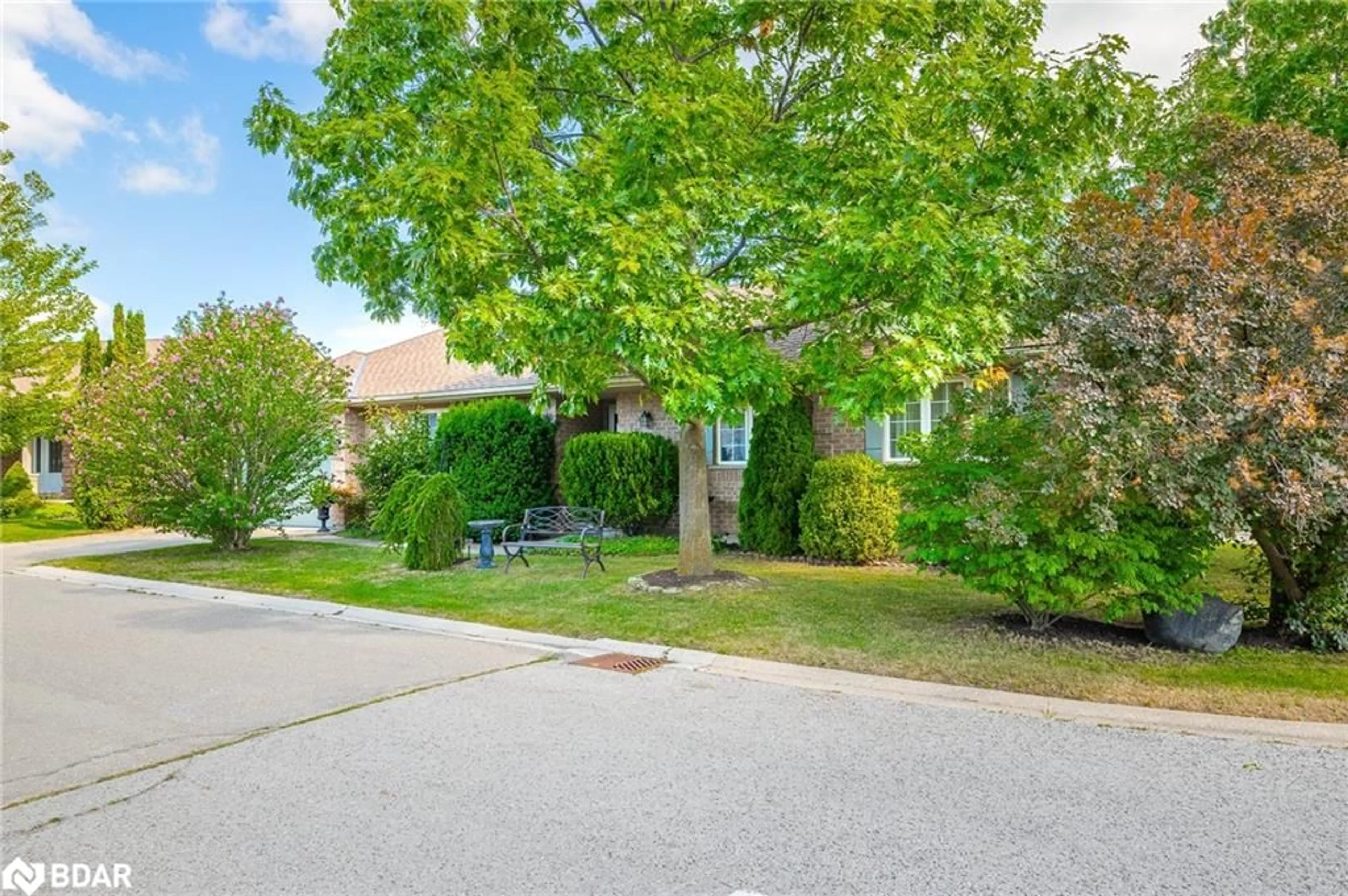 Patio, street for 3901 Rainbow Lane, Vineland Ontario L0R 2C0