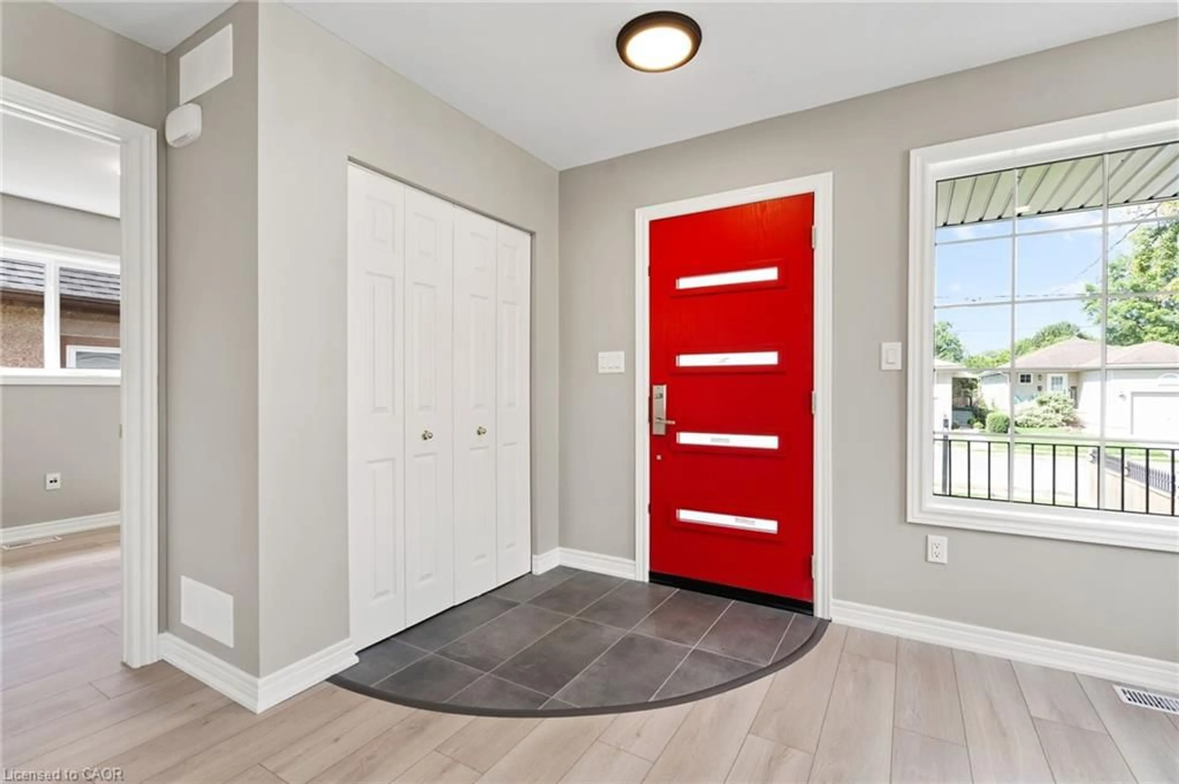 Indoor entryway for 27 Deere St, Welland Ontario L3B 2L7