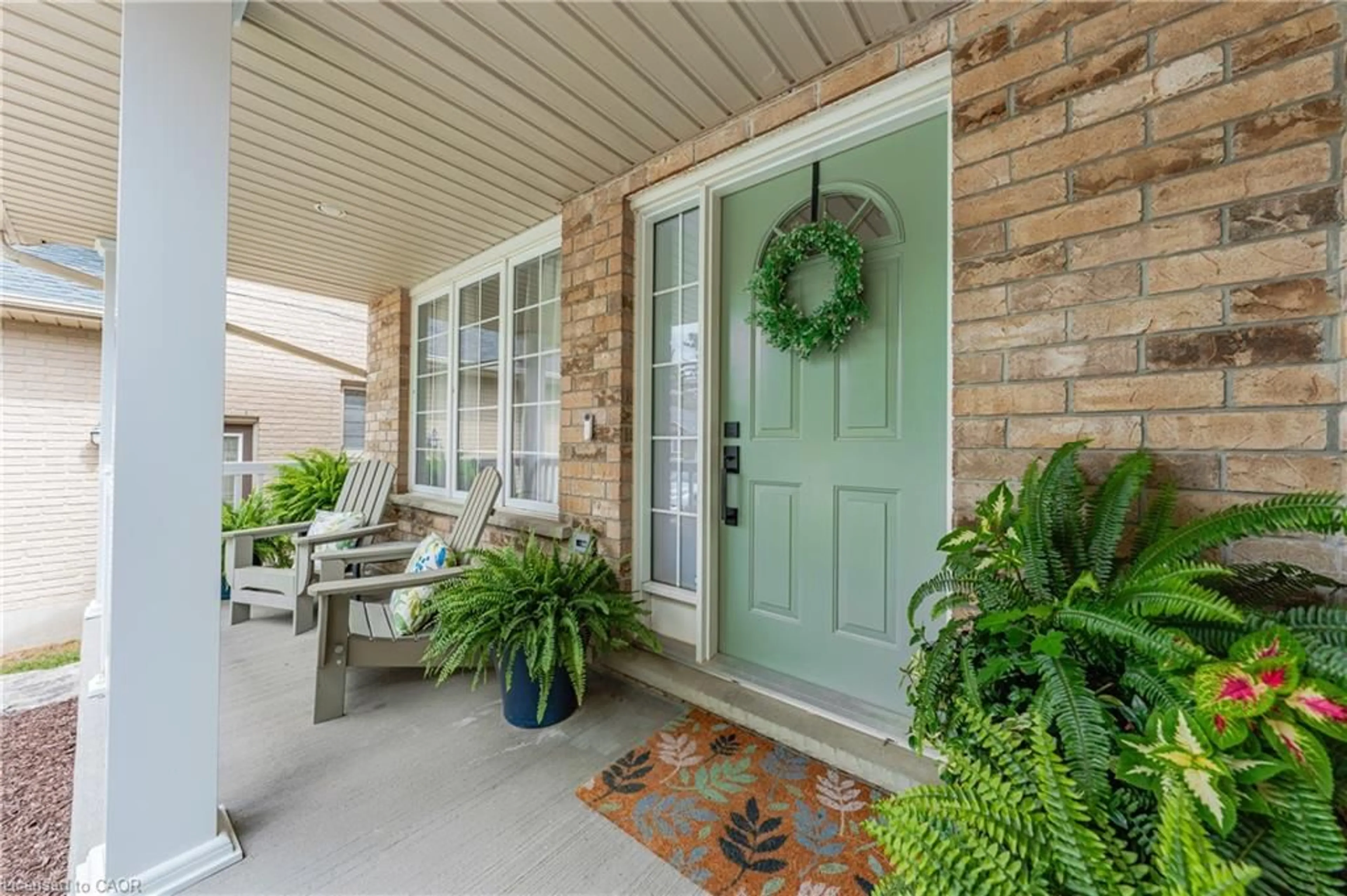Indoor entryway for 180 Granite Hill Dr, Cambridge Ontario N1T 2A6