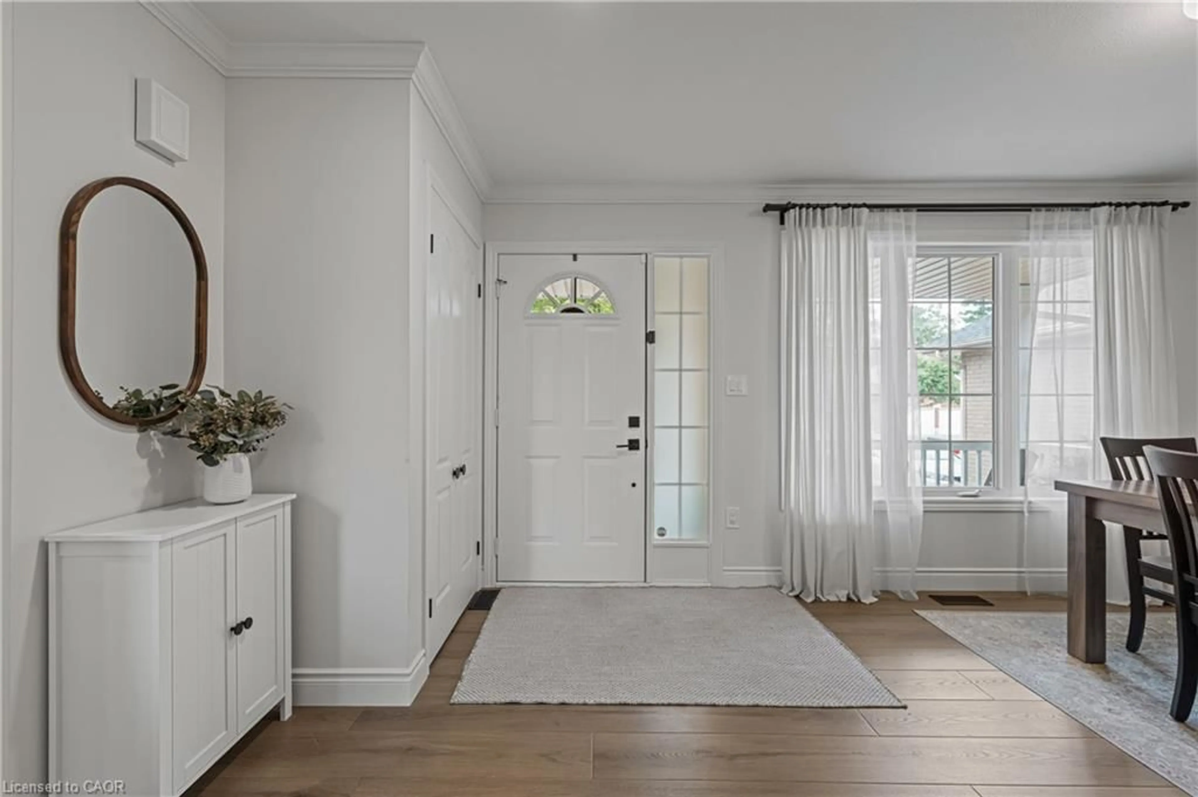 Indoor entryway for 180 Granite Hill Dr, Cambridge Ontario N1T 2A6