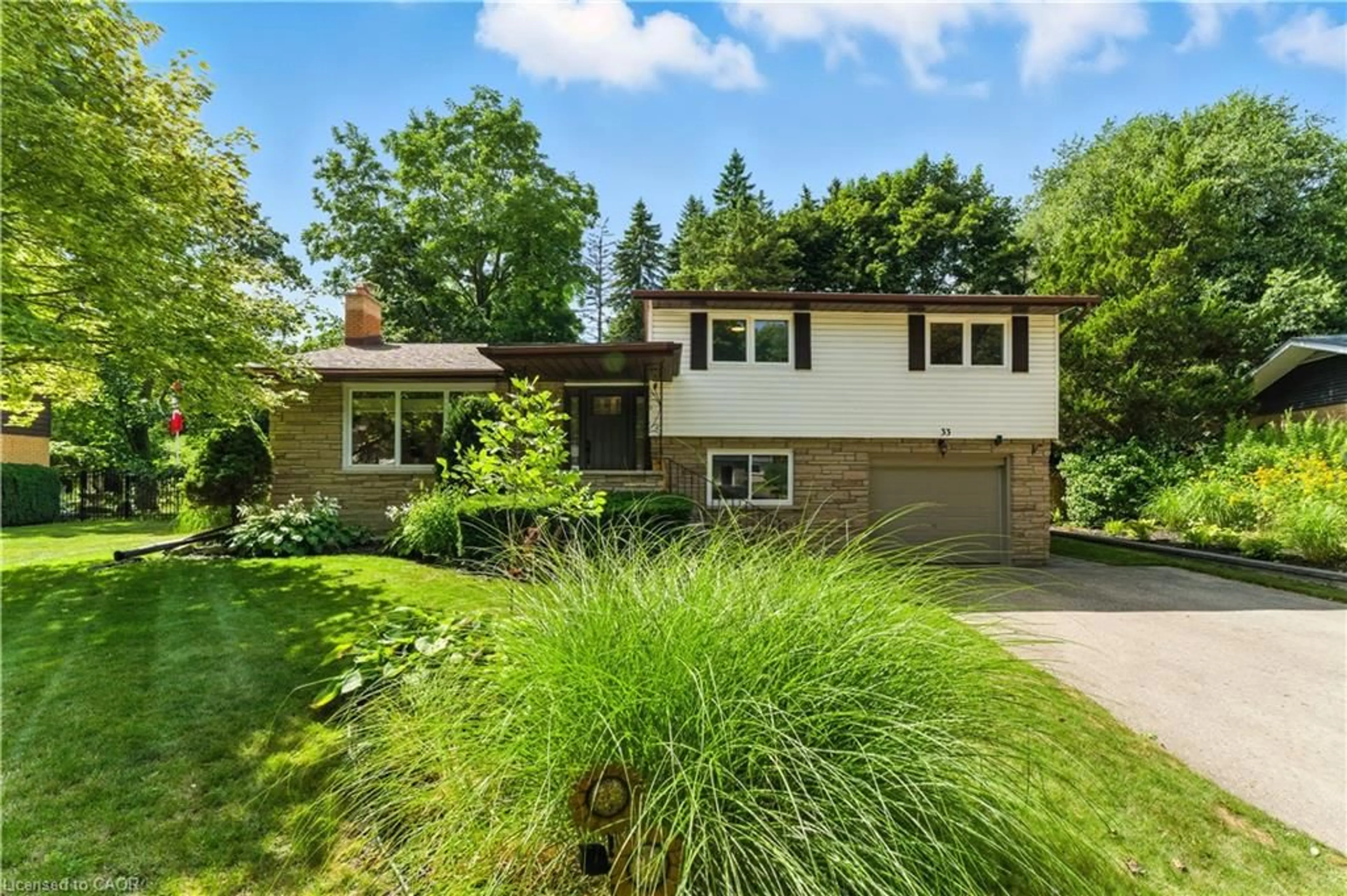 Home with brick exterior material, street for 33 Shadywood Cres, Kitchener Ontario N2M 4J1