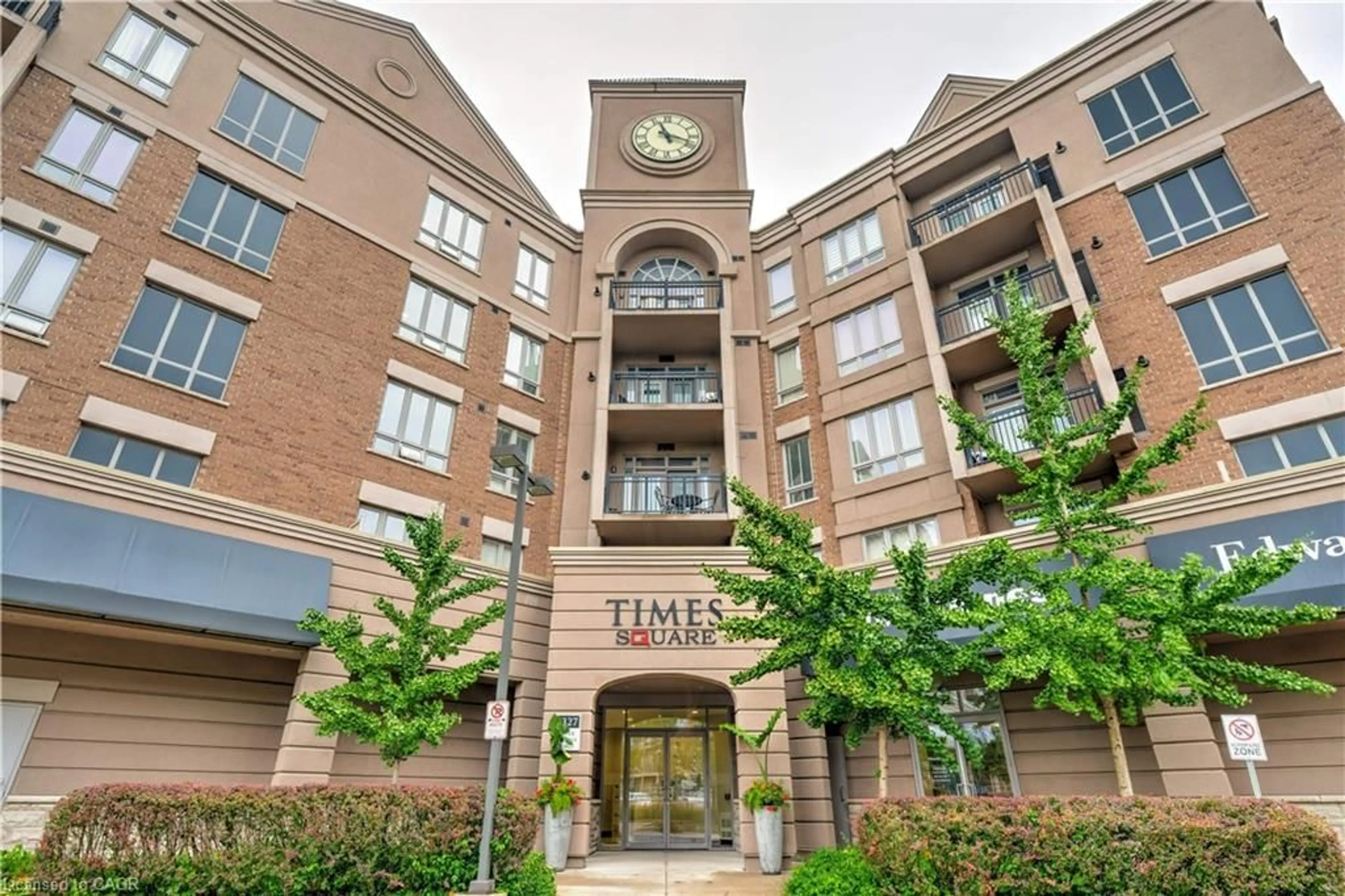 Indoor foyer for 5327 Upper Middle Rd #111, Burlington Ontario L7L 0E9