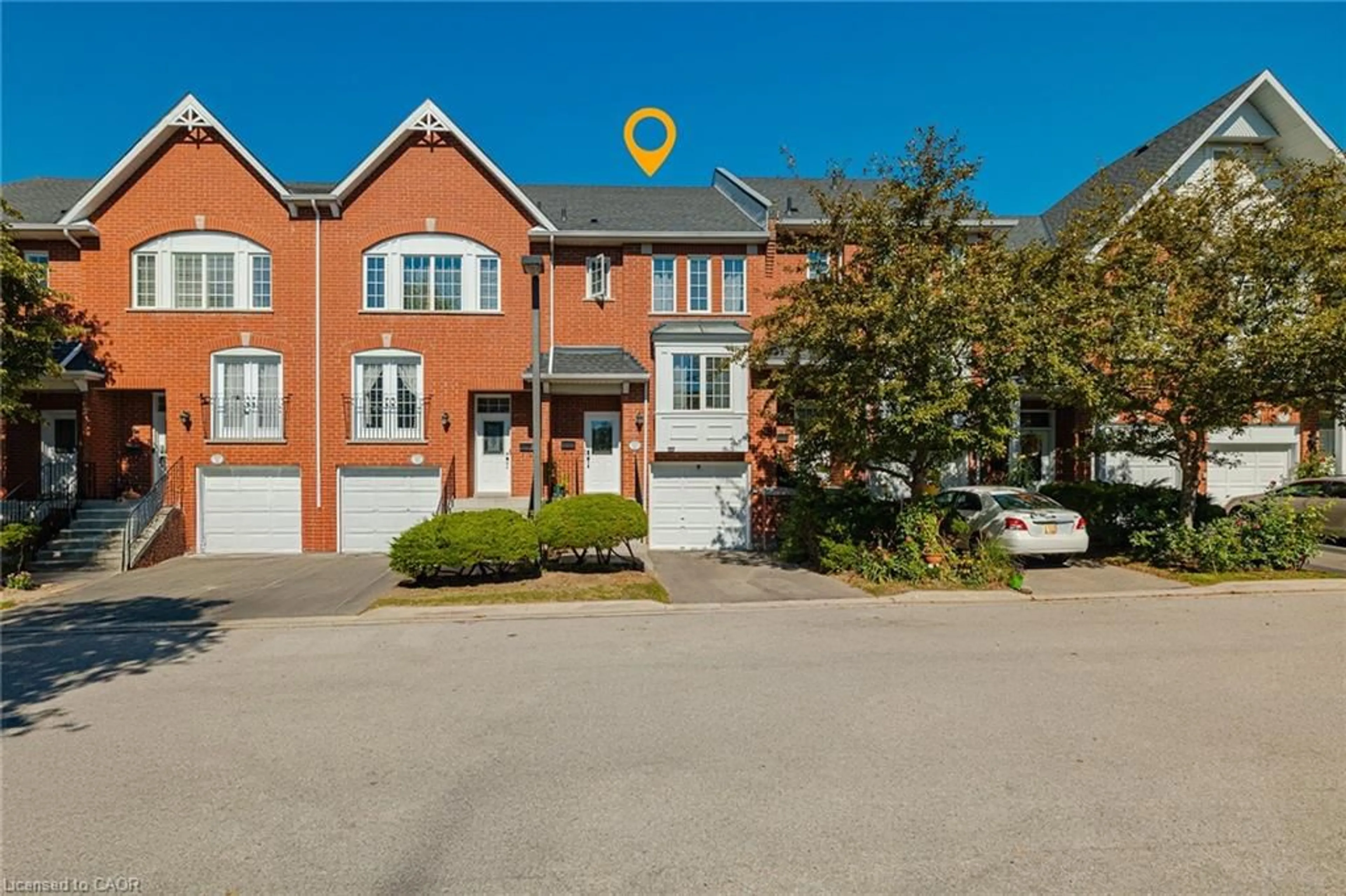 A pic from outside/outdoor area/front of a property/back of a property/a pic from drone, street for 1591 South Parade Crt #24, Mississauga Ontario L5M 6G1