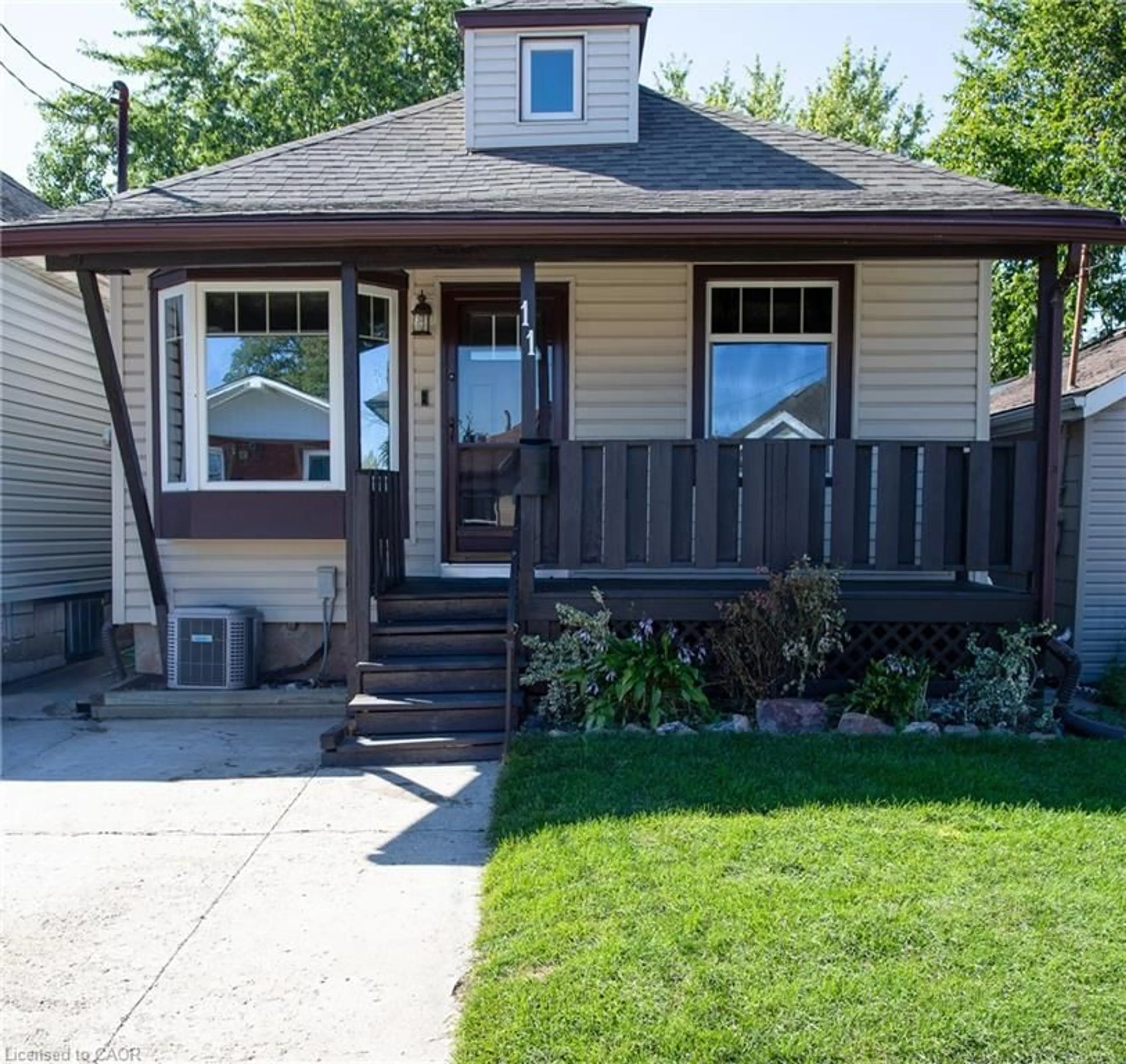 Home with vinyl exterior material, street for 11 Robins Ave, Hamilton Ontario L8H 4M5