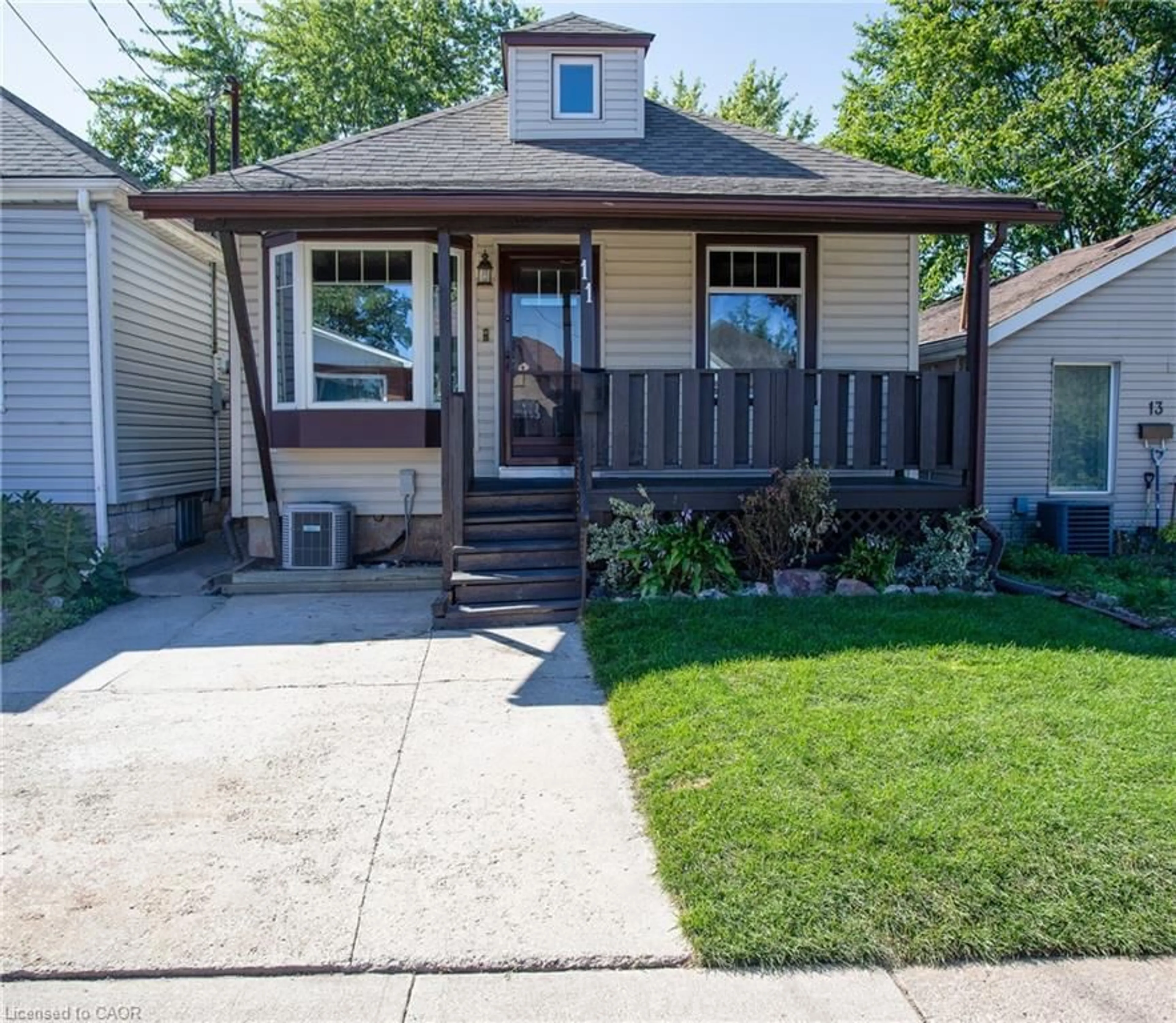 Home with vinyl exterior material, street for 11 Robins Ave, Hamilton Ontario L8H 4M5