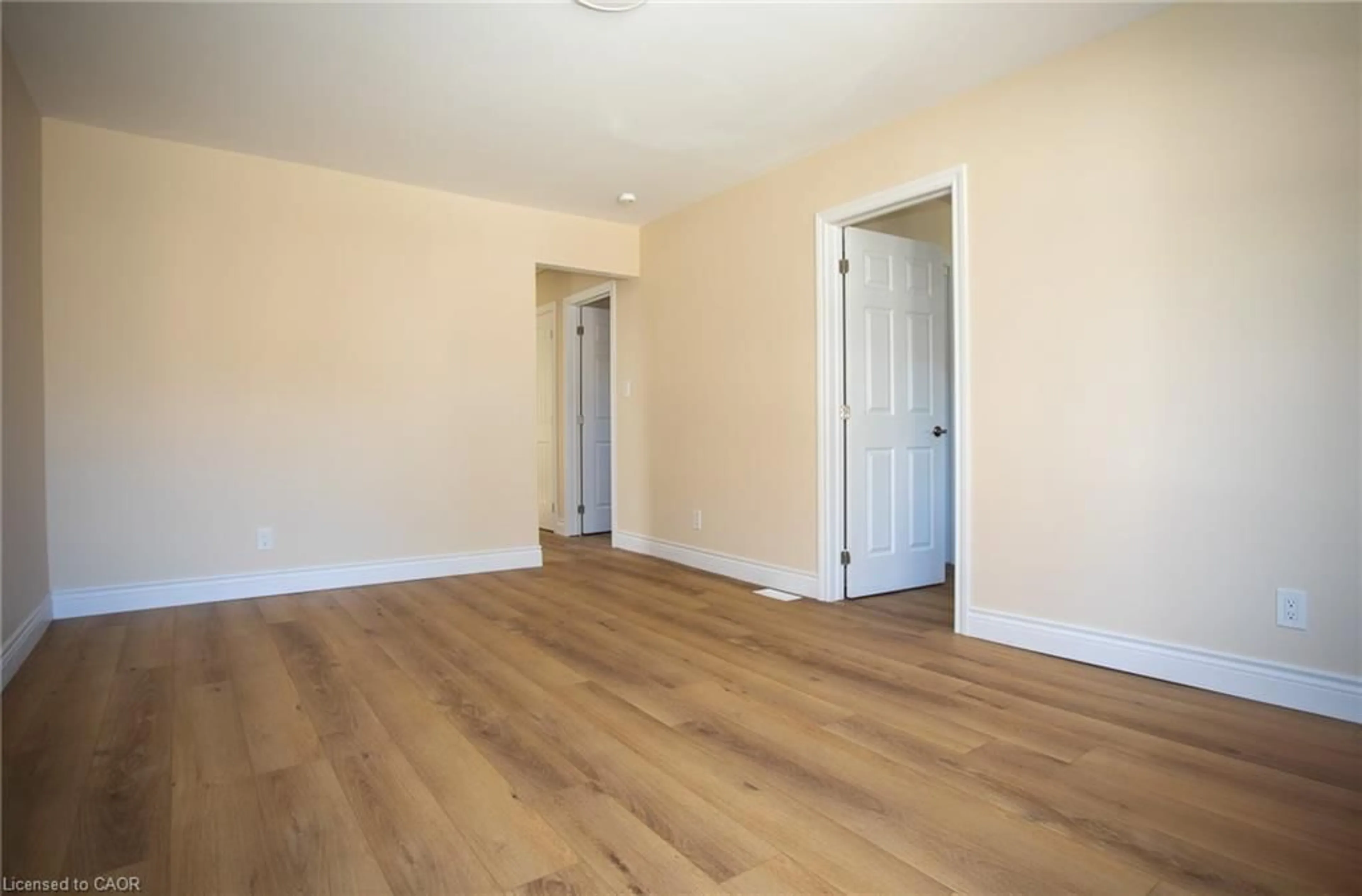 A pic of a room for 11 Robins Ave, Hamilton Ontario L8H 4M5