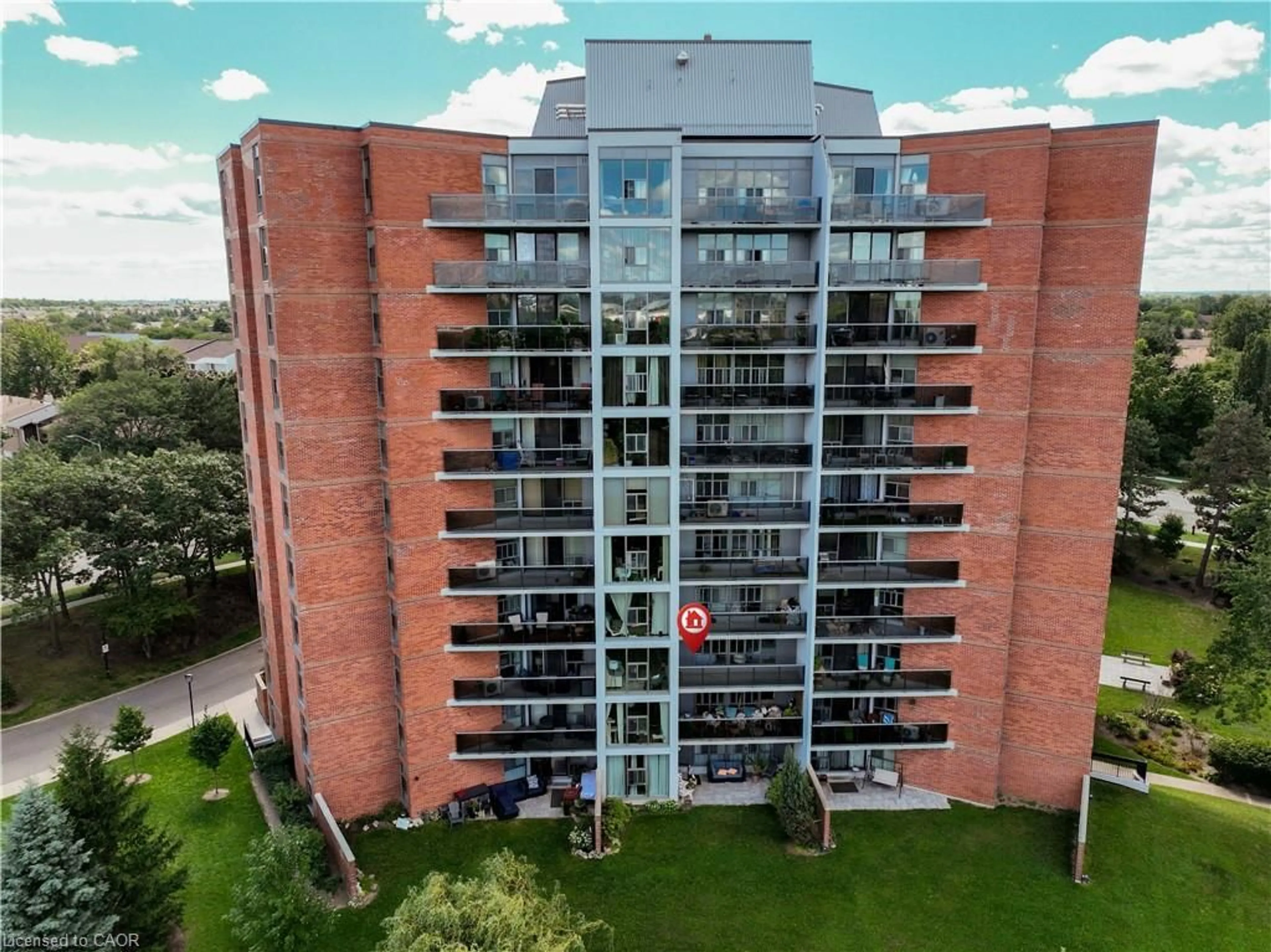 A pic from outside/outdoor area/front of a property/back of a property/a pic from drone, city buildings view from balcony for 2665 Windwood Dr, Mississauga Ontario L5N 2P2